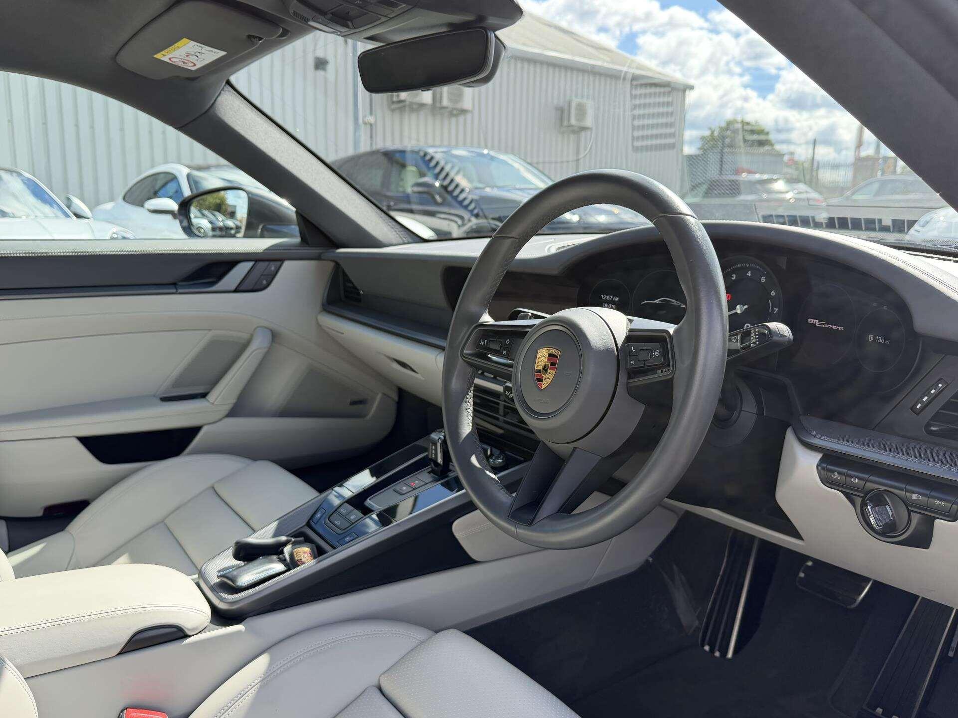 Porsche 911 view 11
