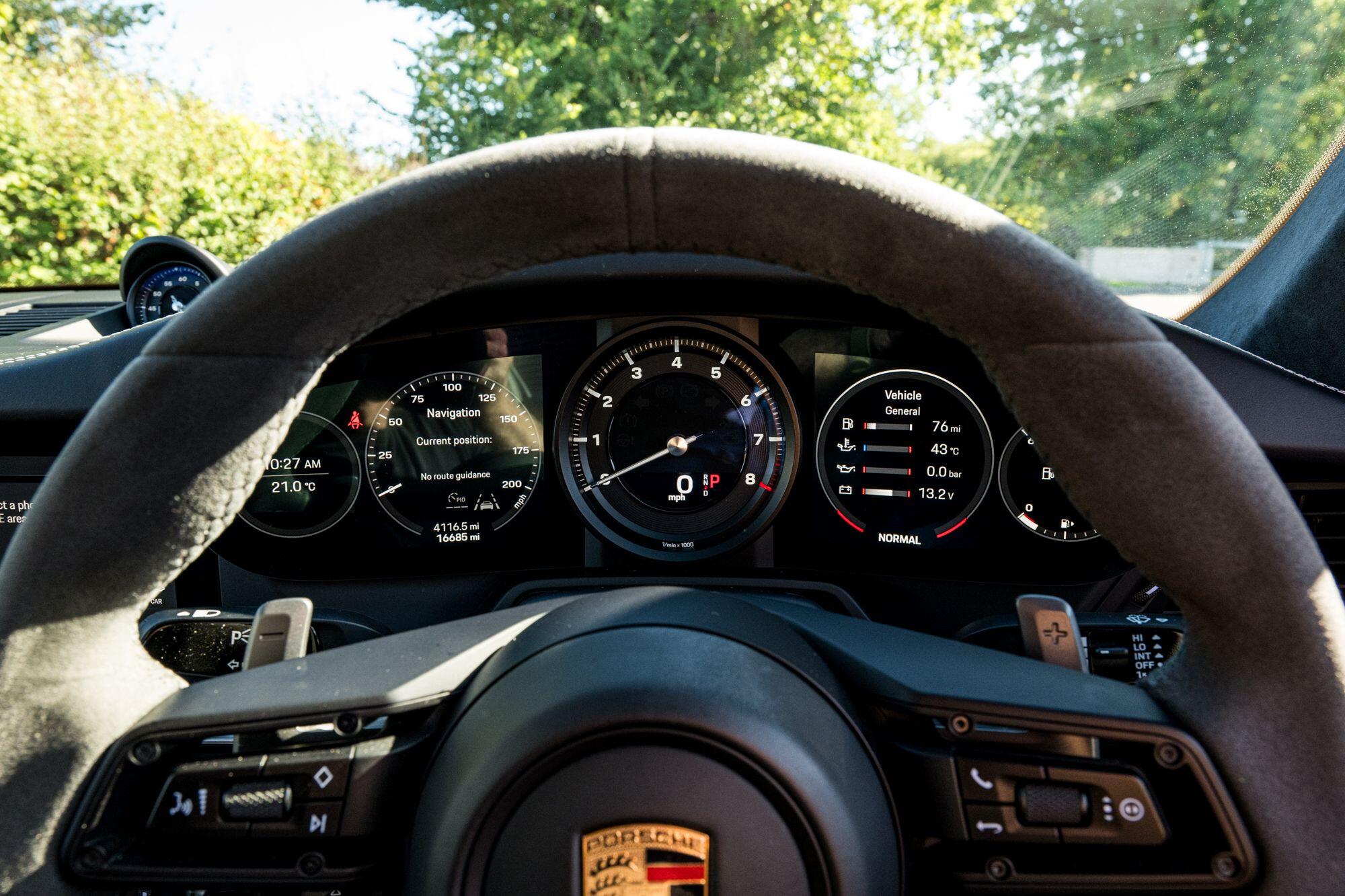 Porsche 911 view 32