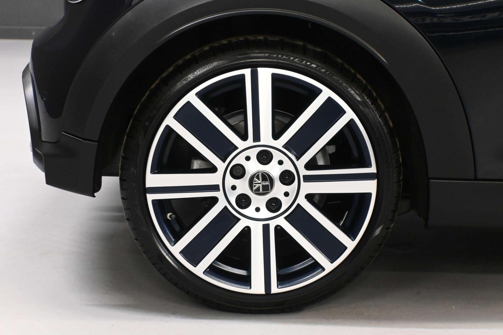 Mini Hatch view 19