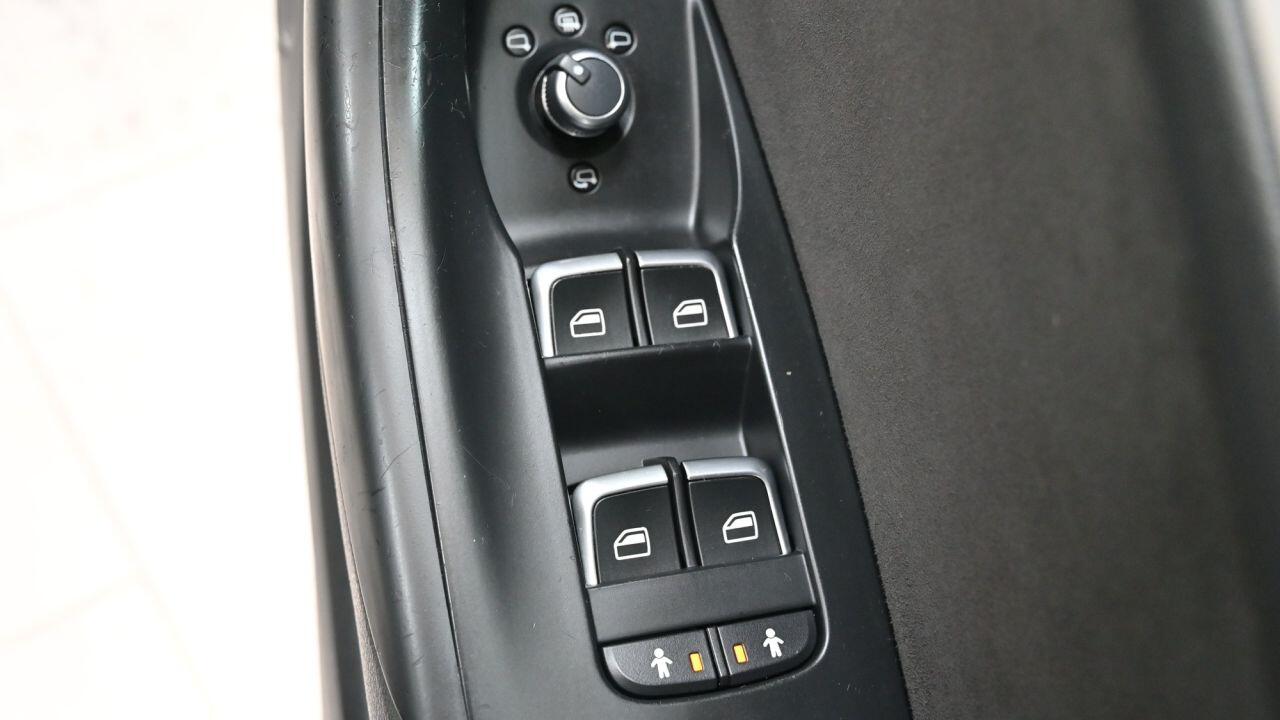 Audi Q3 view 35