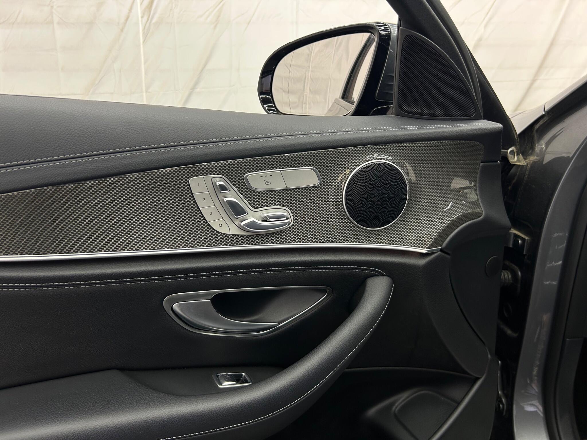 Mercedes-Benz E Class view 52