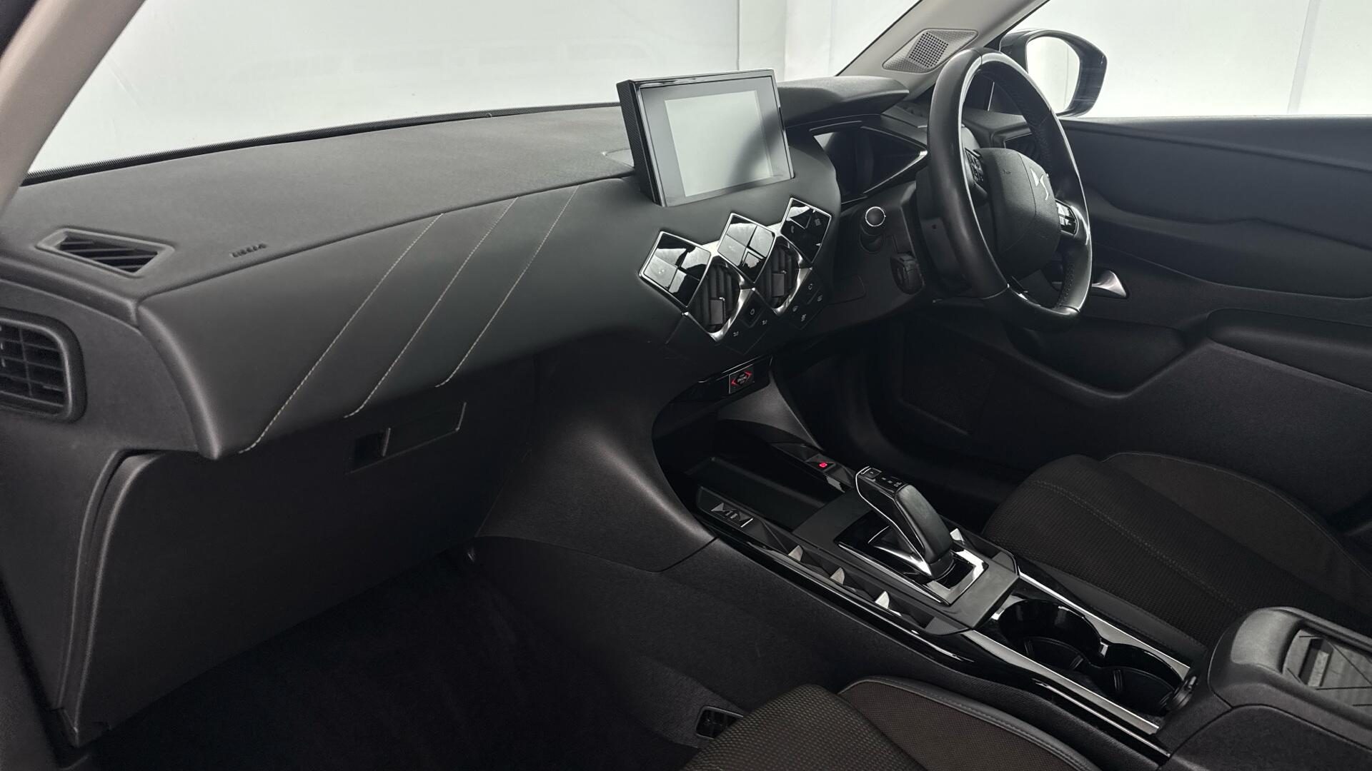 DS Automobiles DS 3 Crossback view 10
