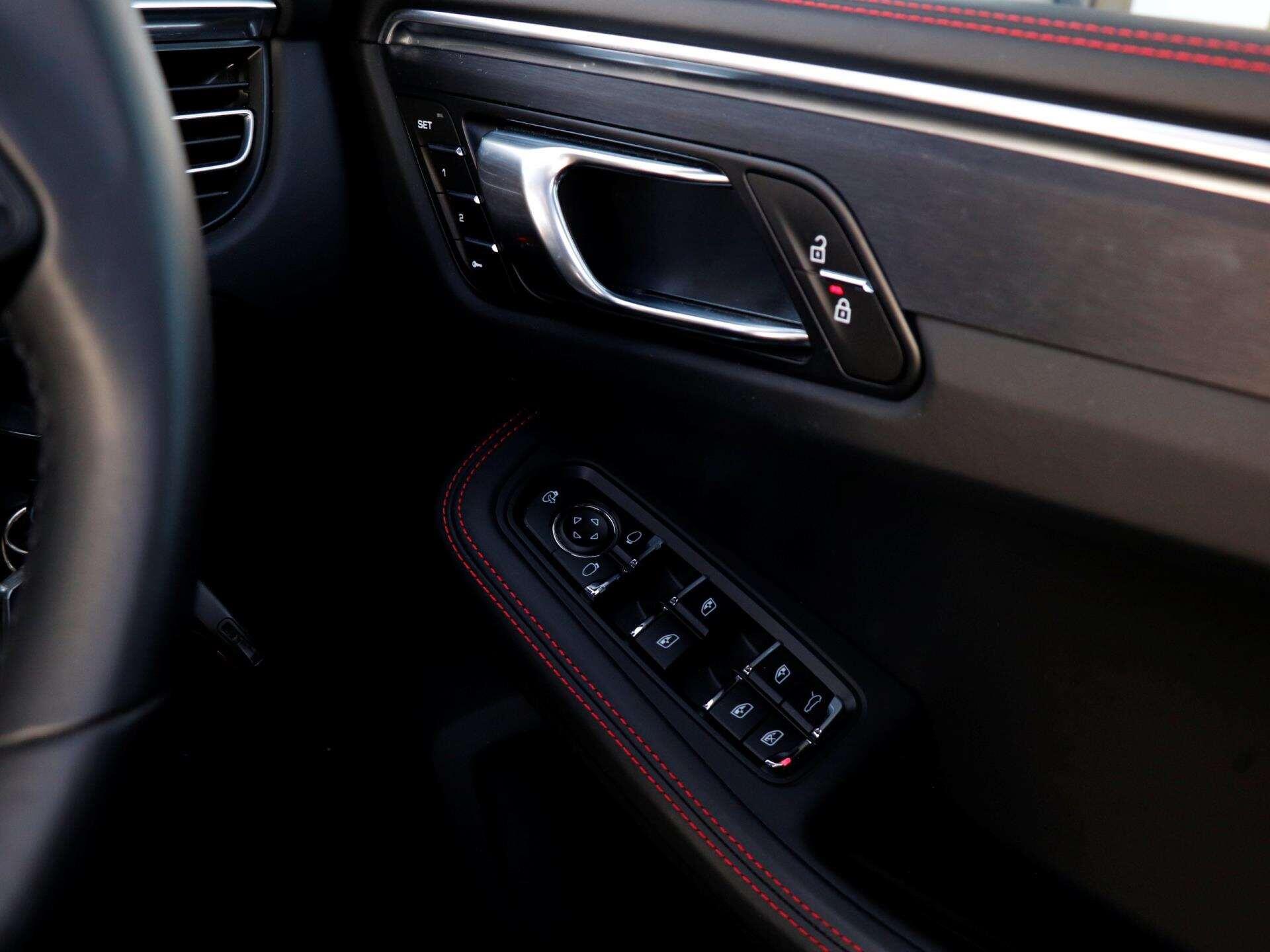 Porsche Macan view 23