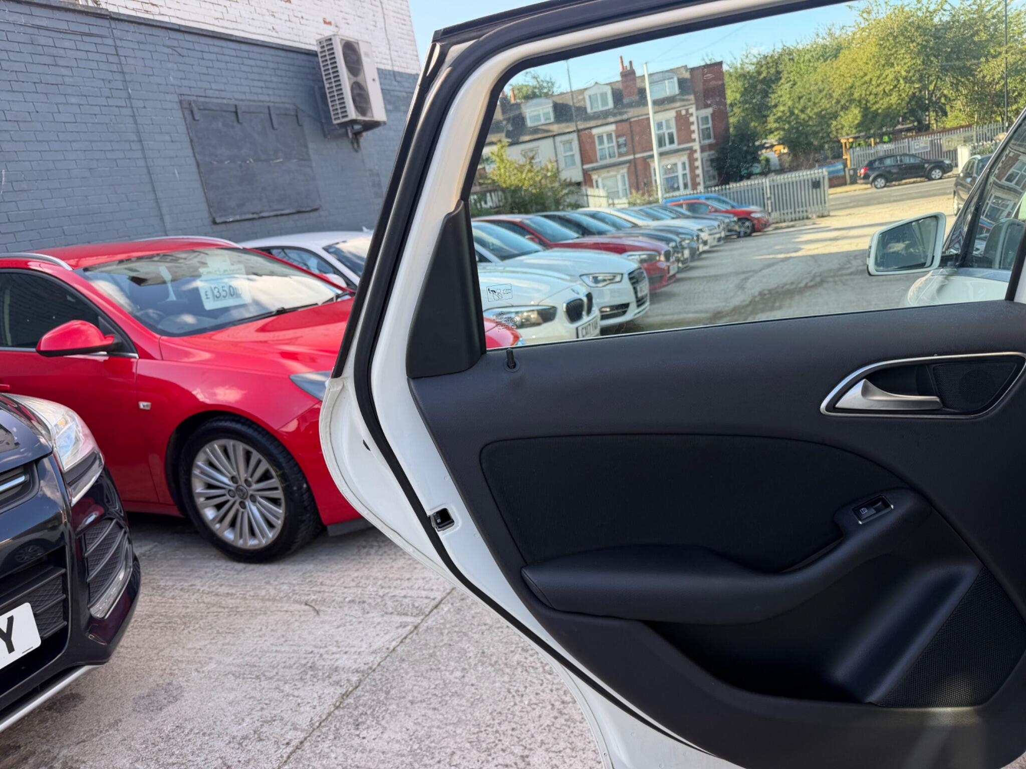 Mercedes-Benz B-Class view 25