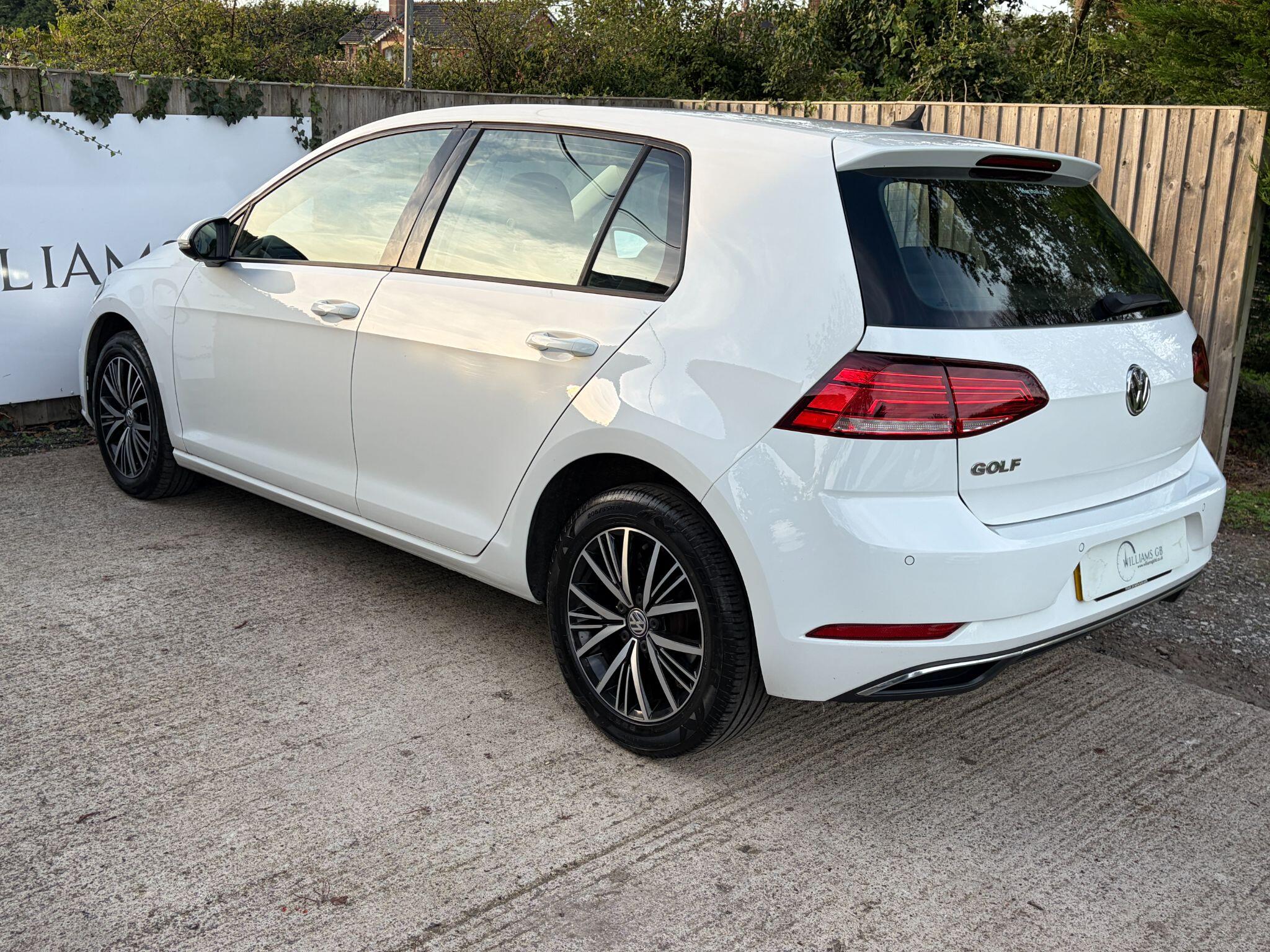 Volkswagen Golf view 6