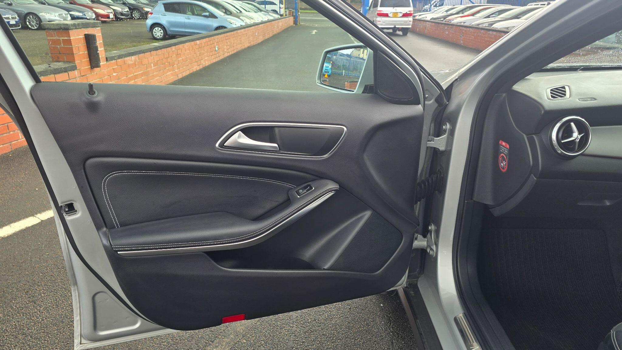 Mercedes-Benz GLA view 19
