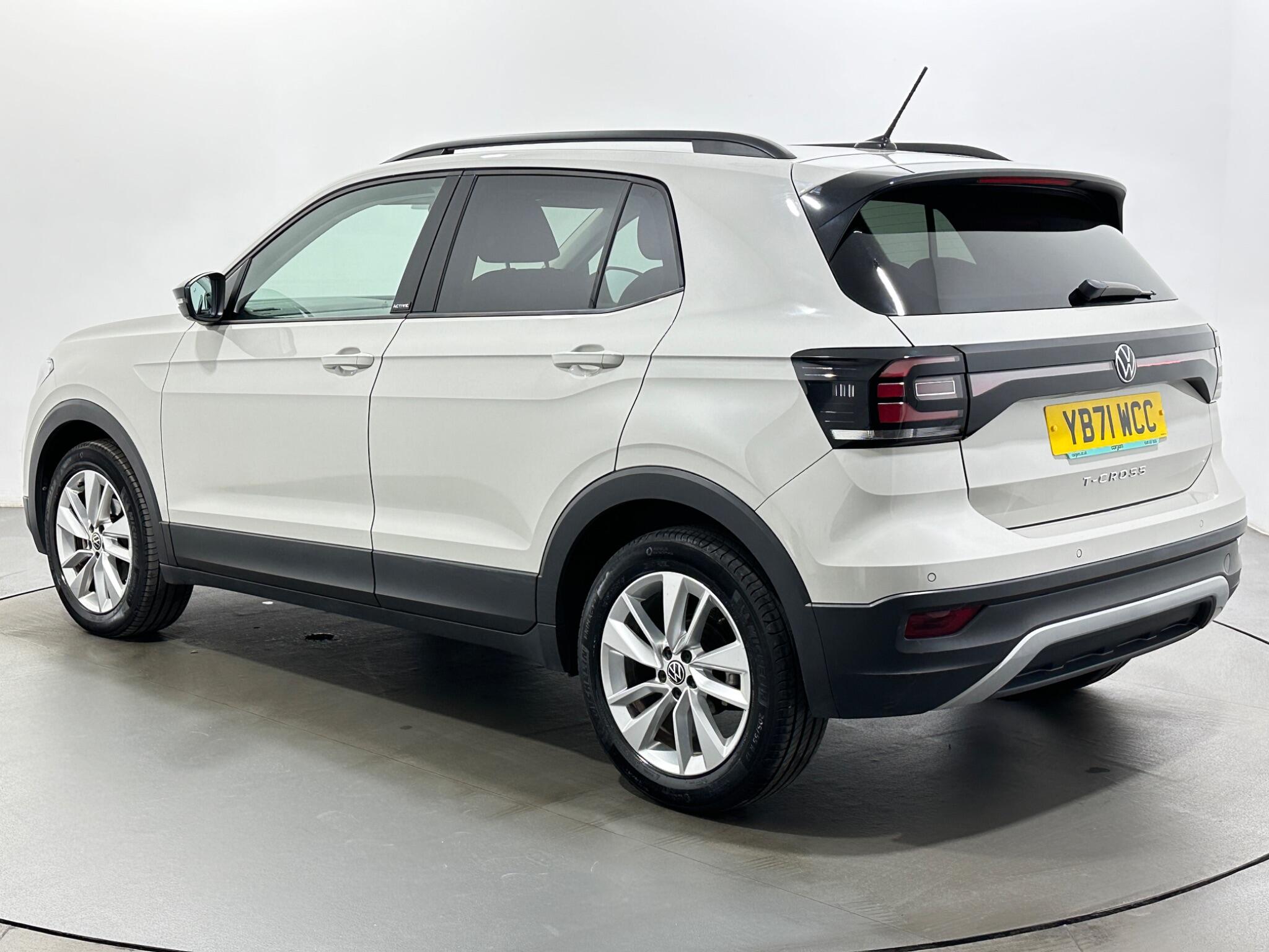 Volkswagen T-Cross view 6