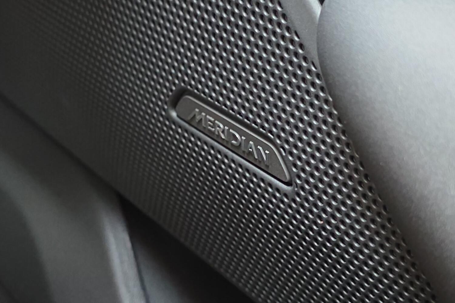 Land Rover Range Rover Velar view 32