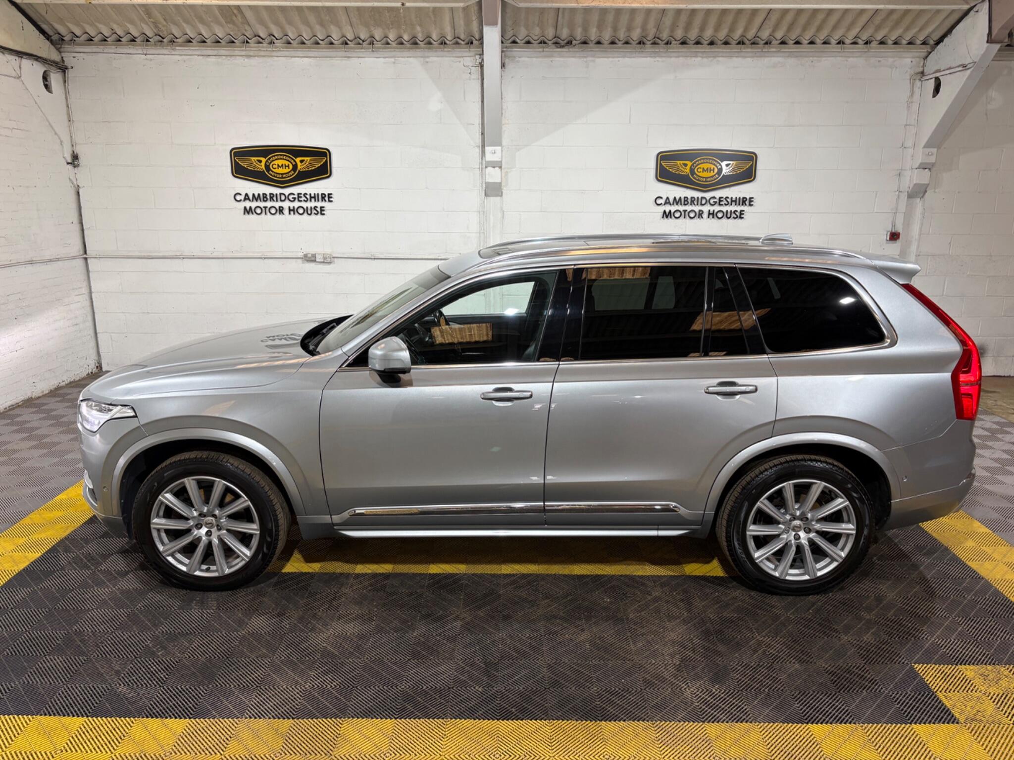 Volvo XC90 view 40