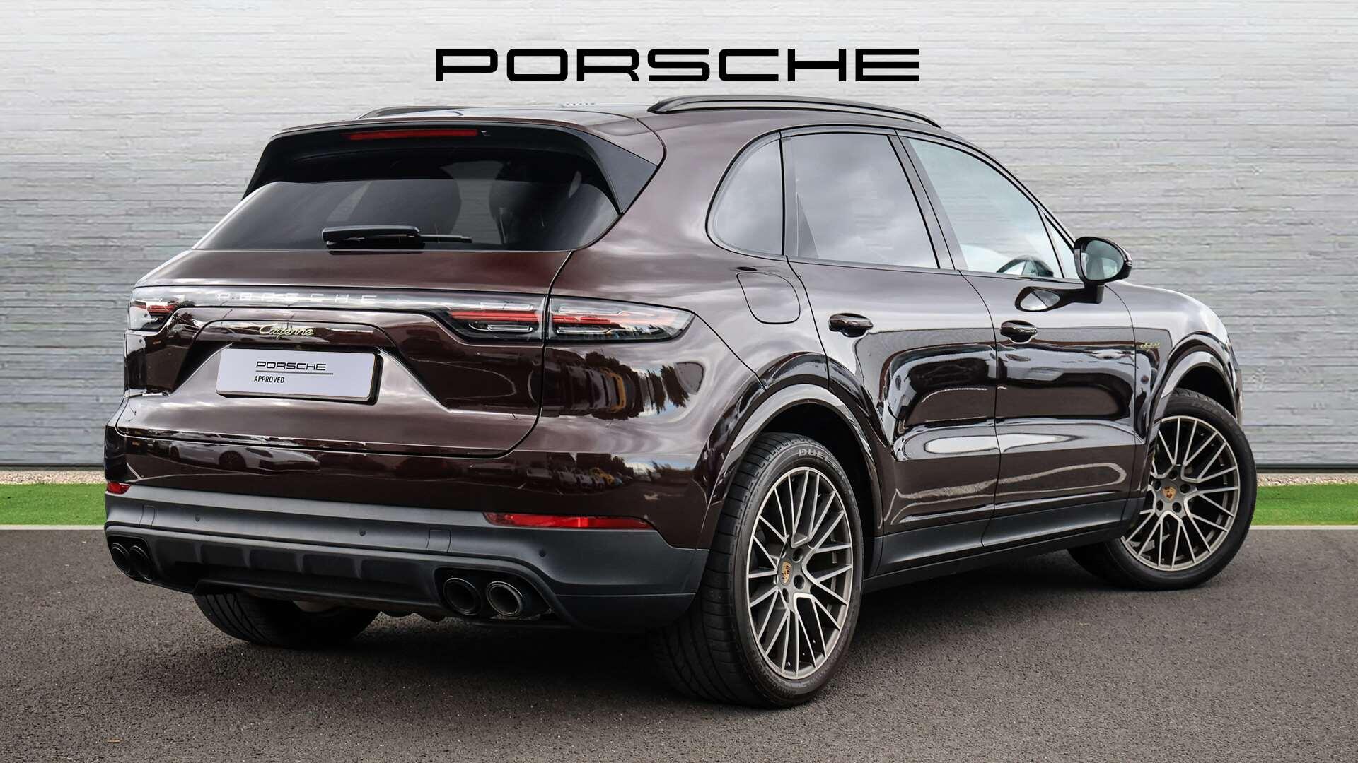 Porsche Cayenne view 3
