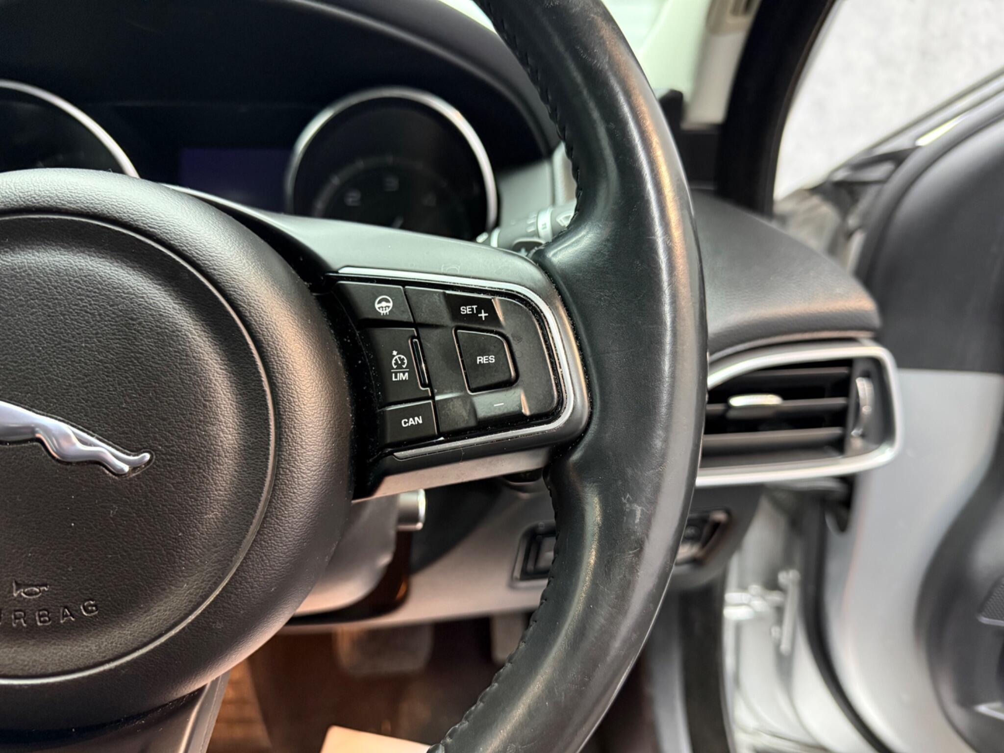 Jaguar Xe view 11