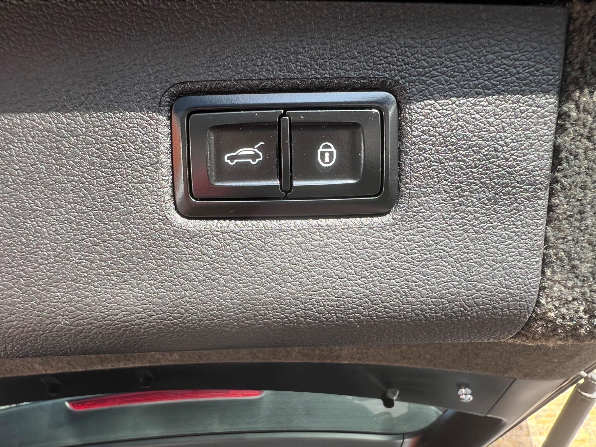 Bentley Bentayga view 32