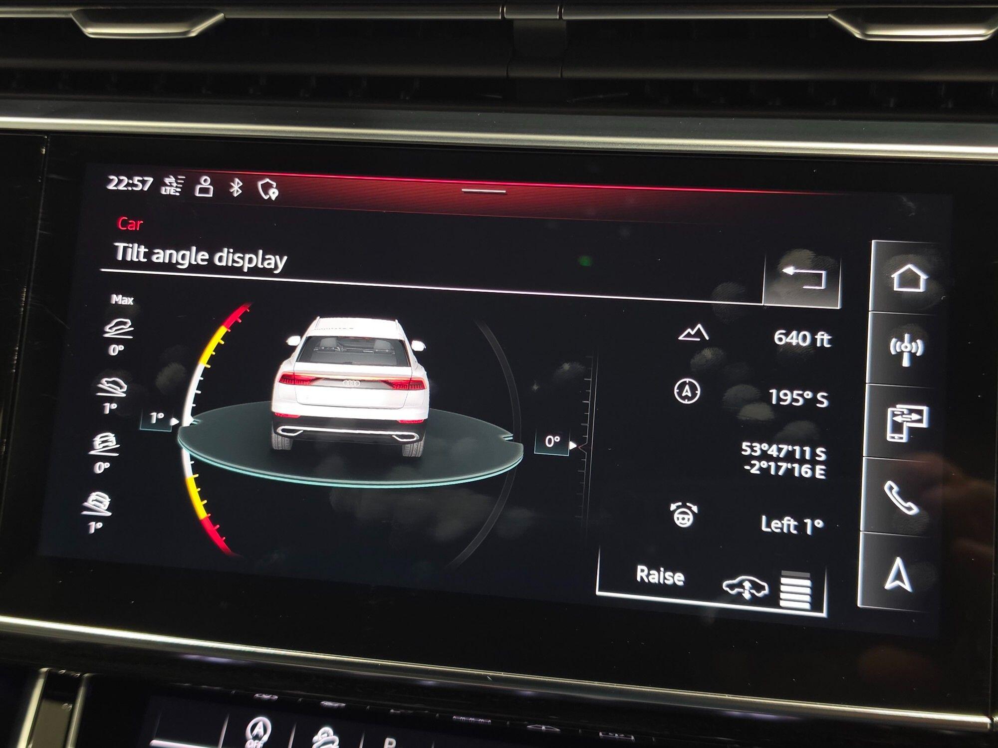 Audi Q8 view 99
