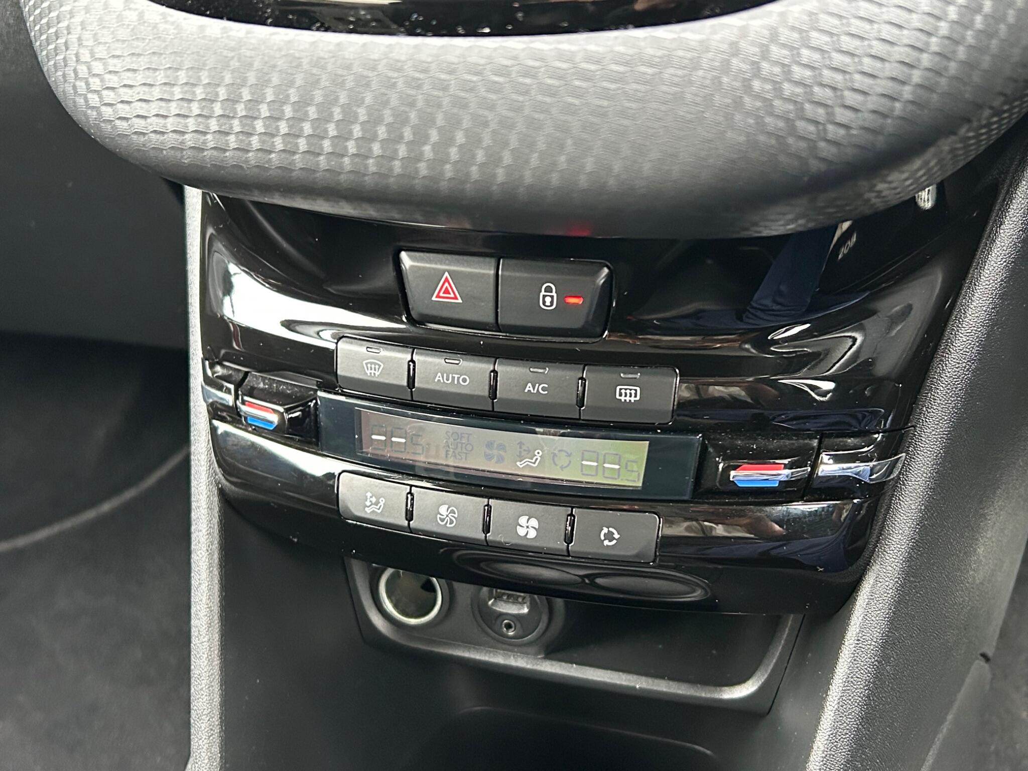 Peugeot 208 view 23