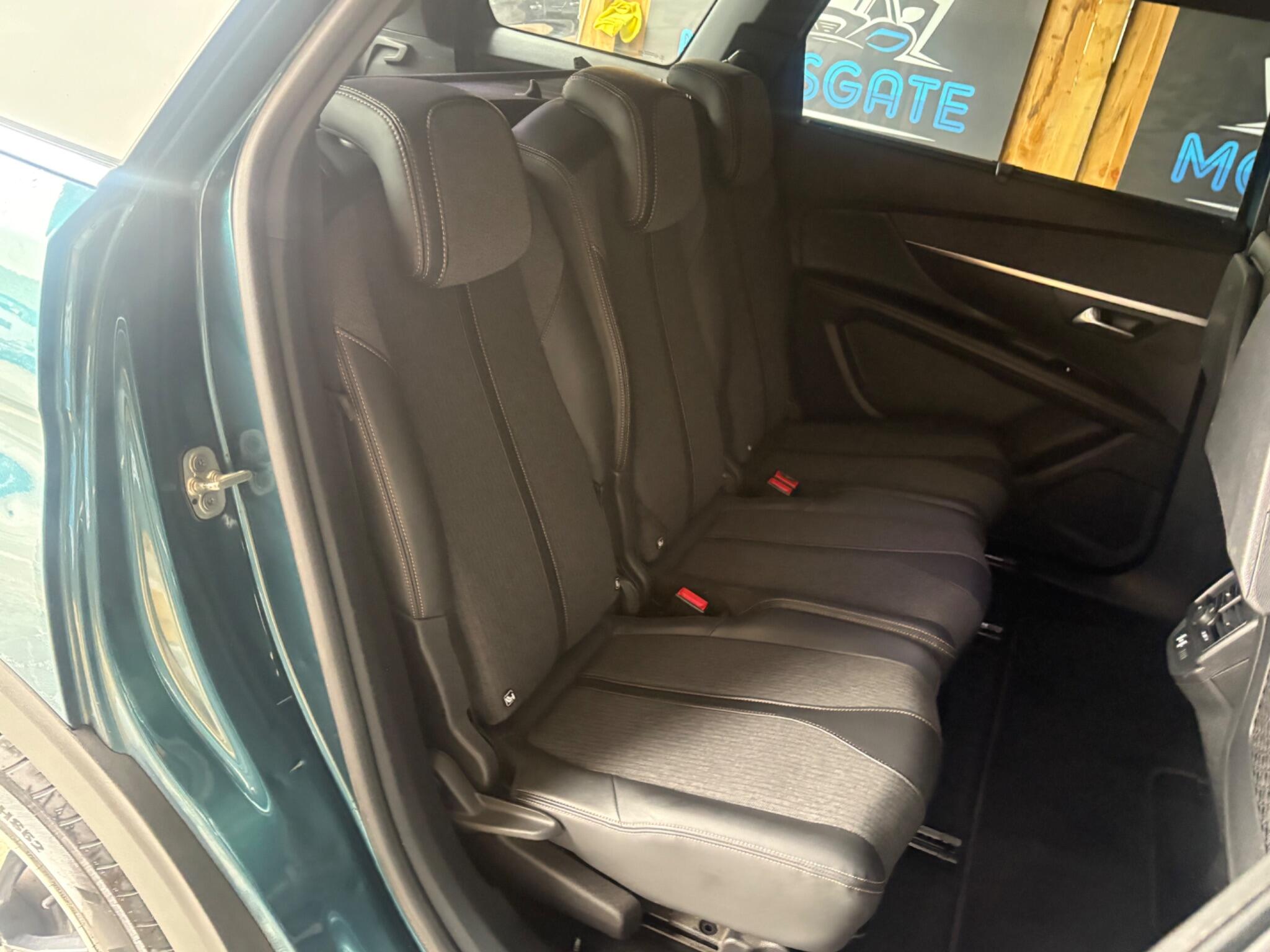 Peugeot 5008 view 18