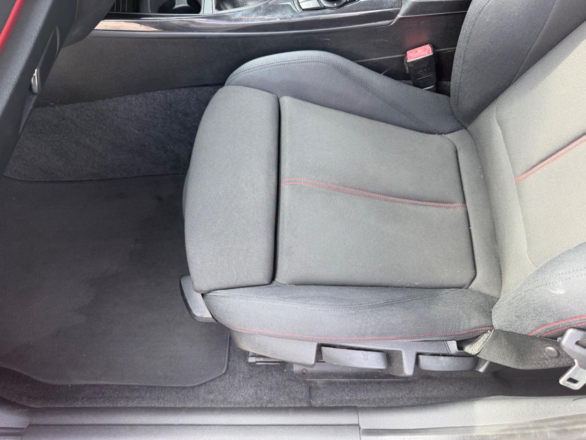 BMW 1 Series view 18