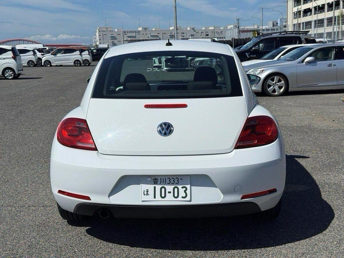 Volkswagen Beetle view 7