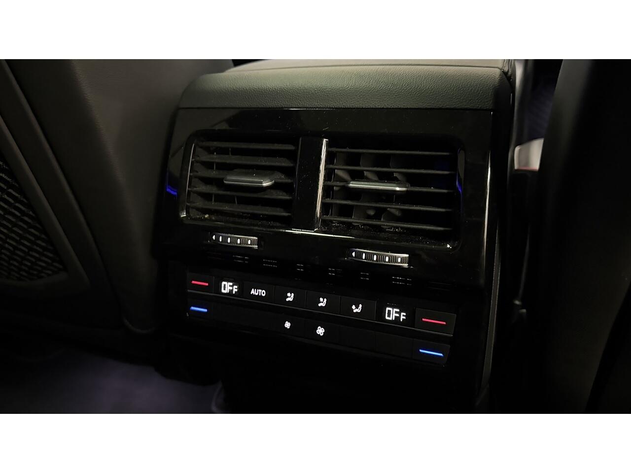 Volkswagen Touareg view 23