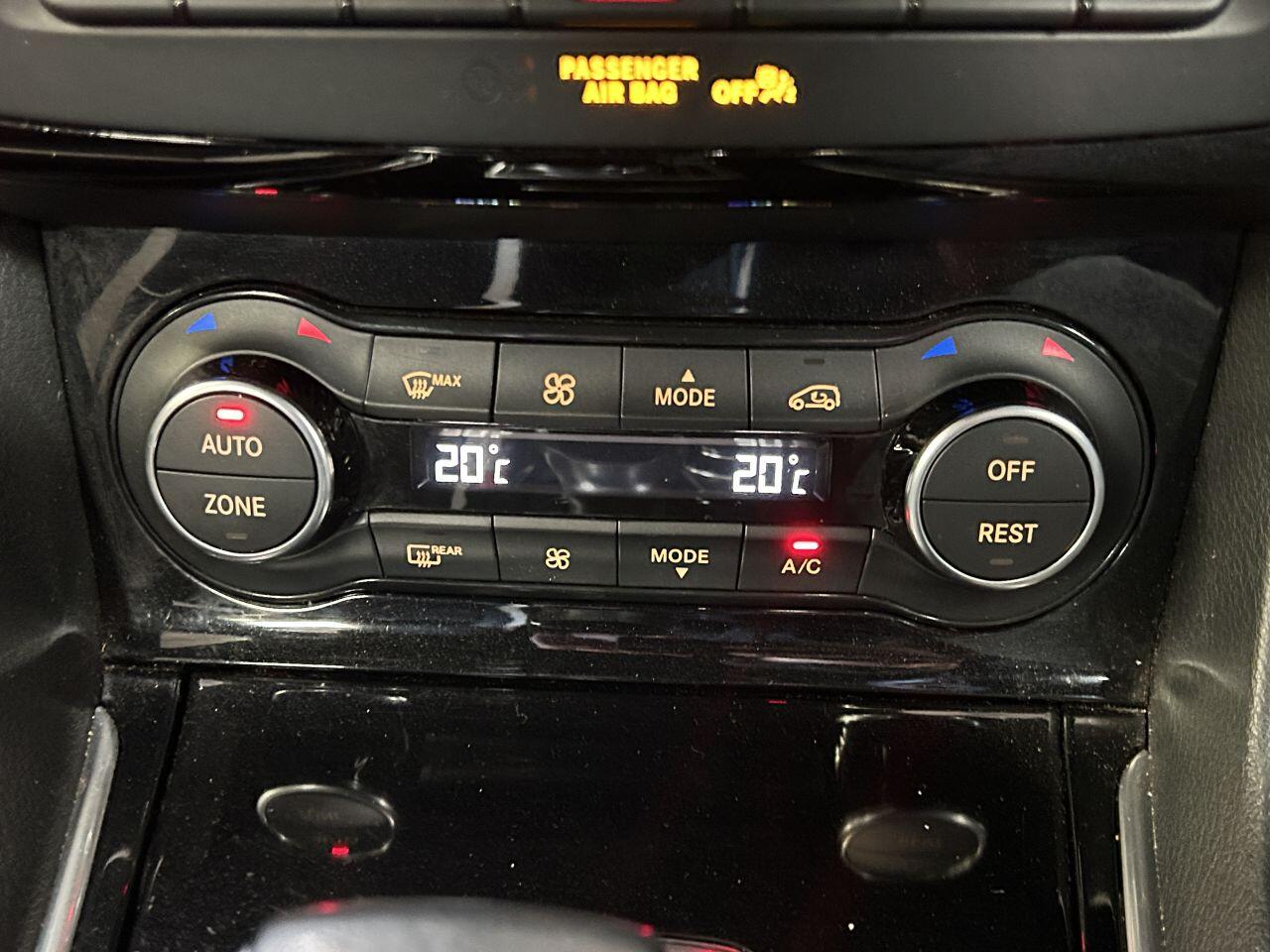 Infiniti Q30 view 35