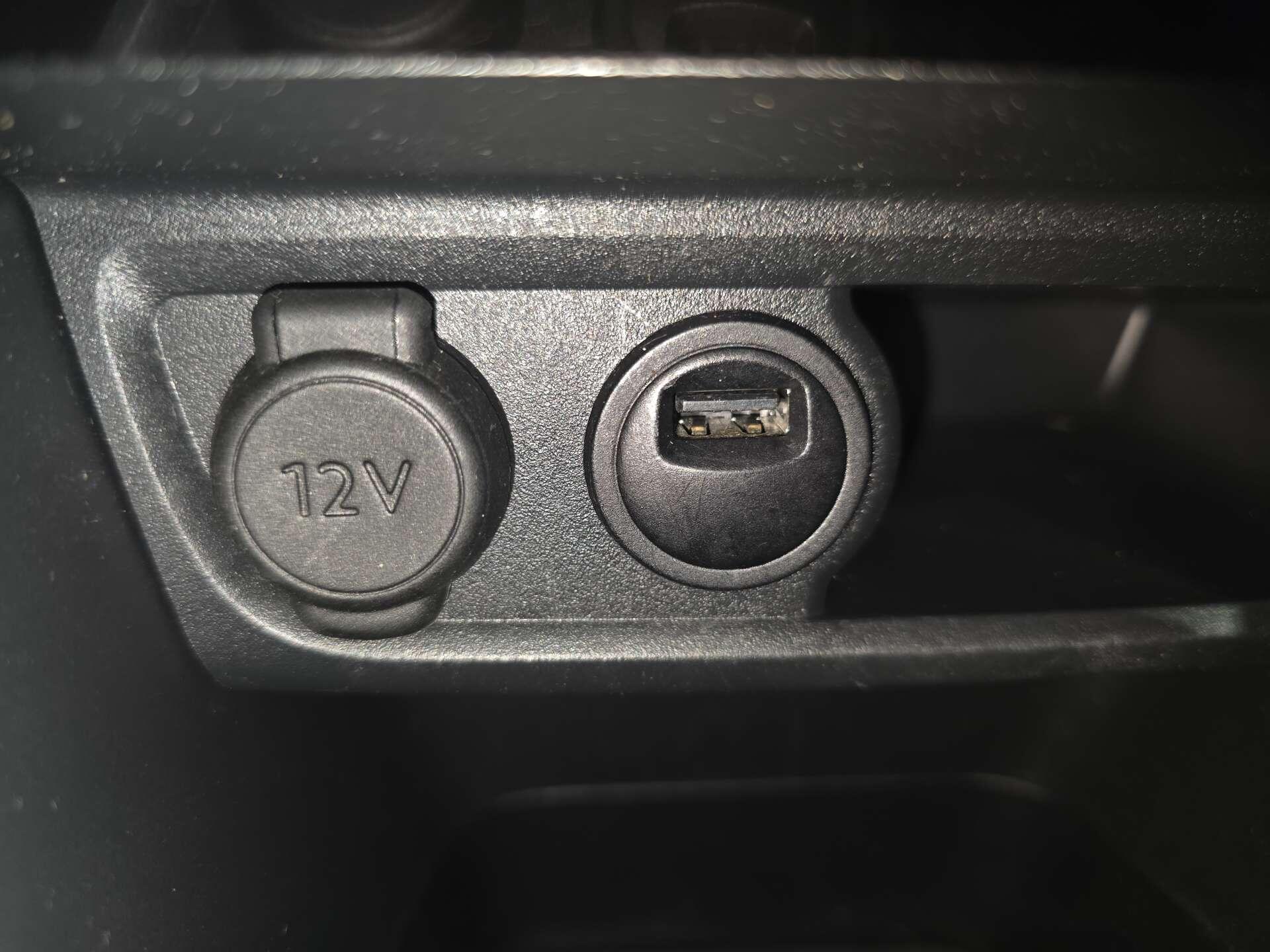 Peugeot 208 view 24