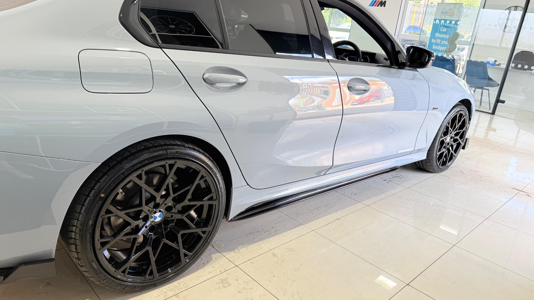 BMW 3 Series view 24