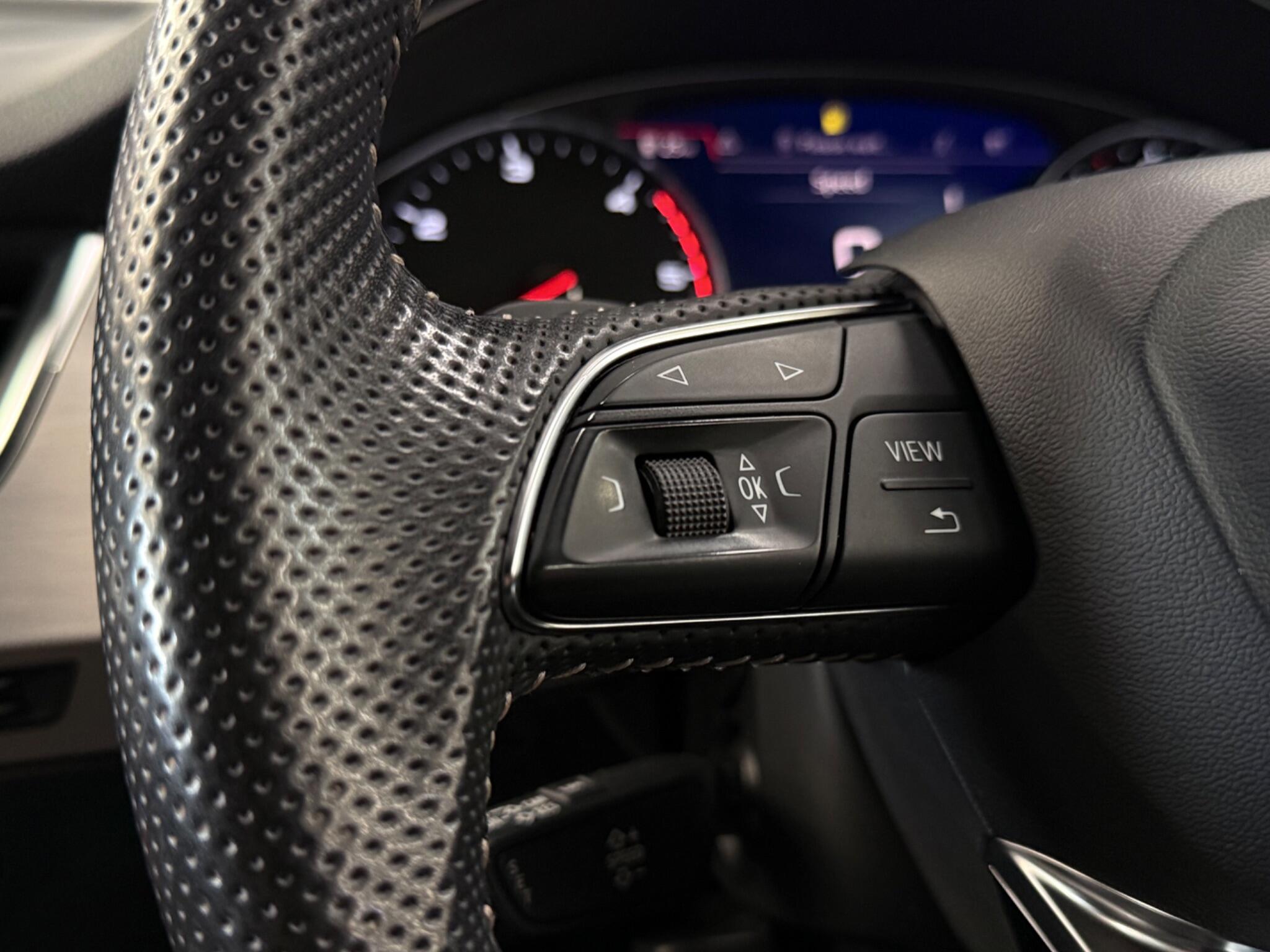 Audi Q7 view 14