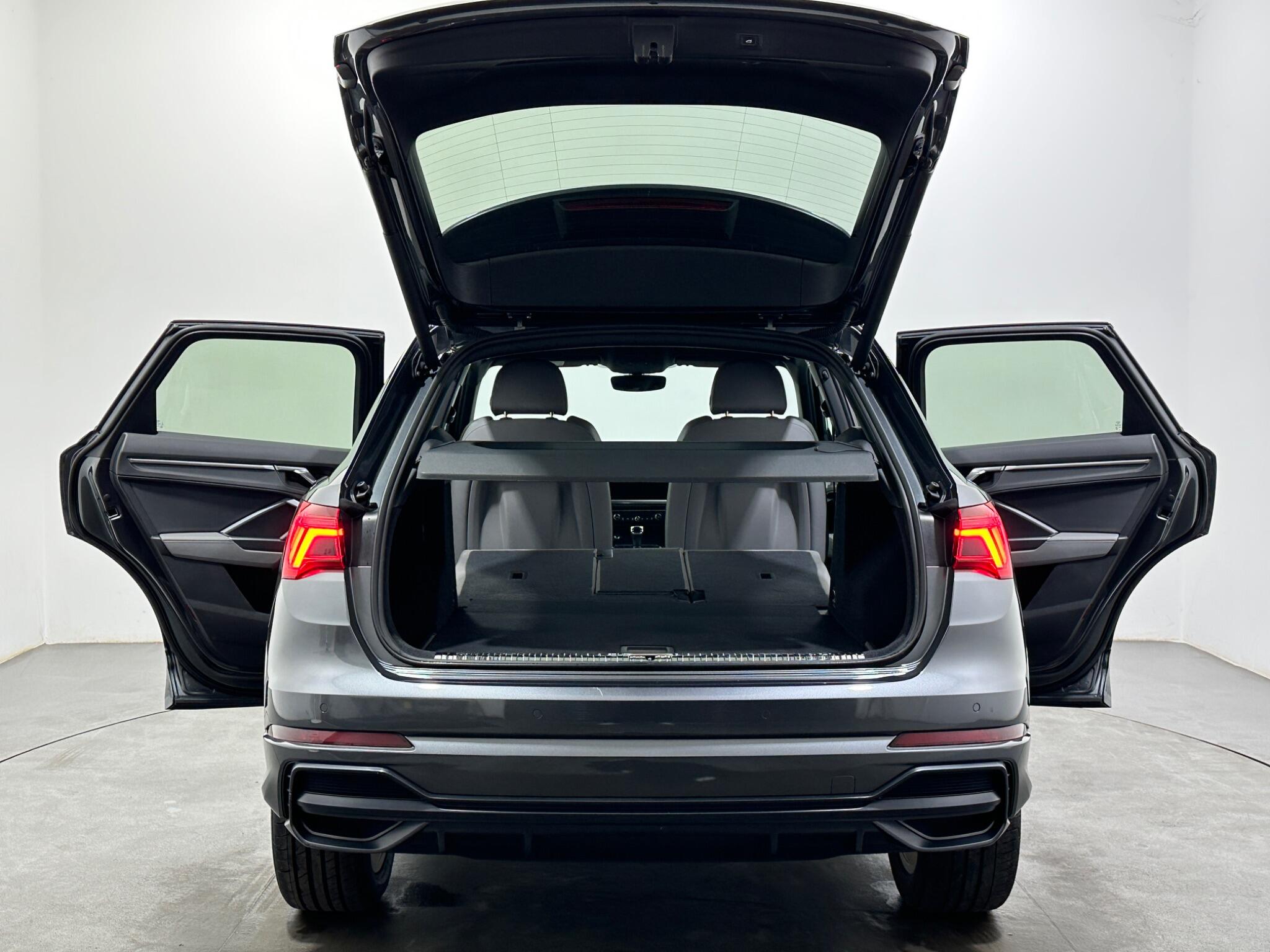 Audi Q3 view 43