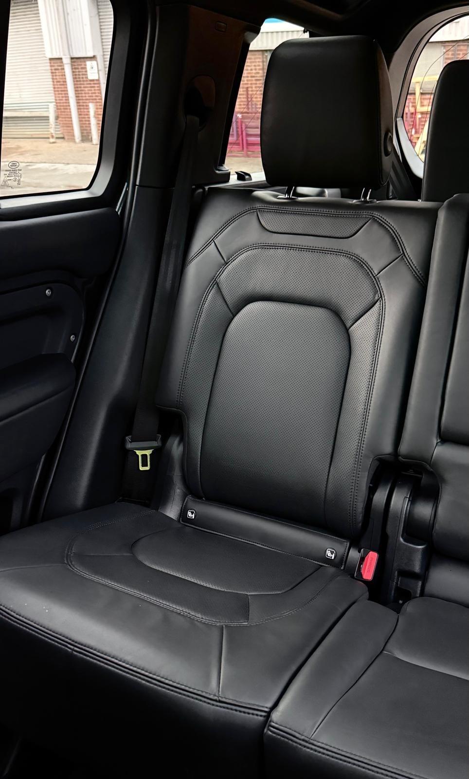 Land Rover Defender view 43