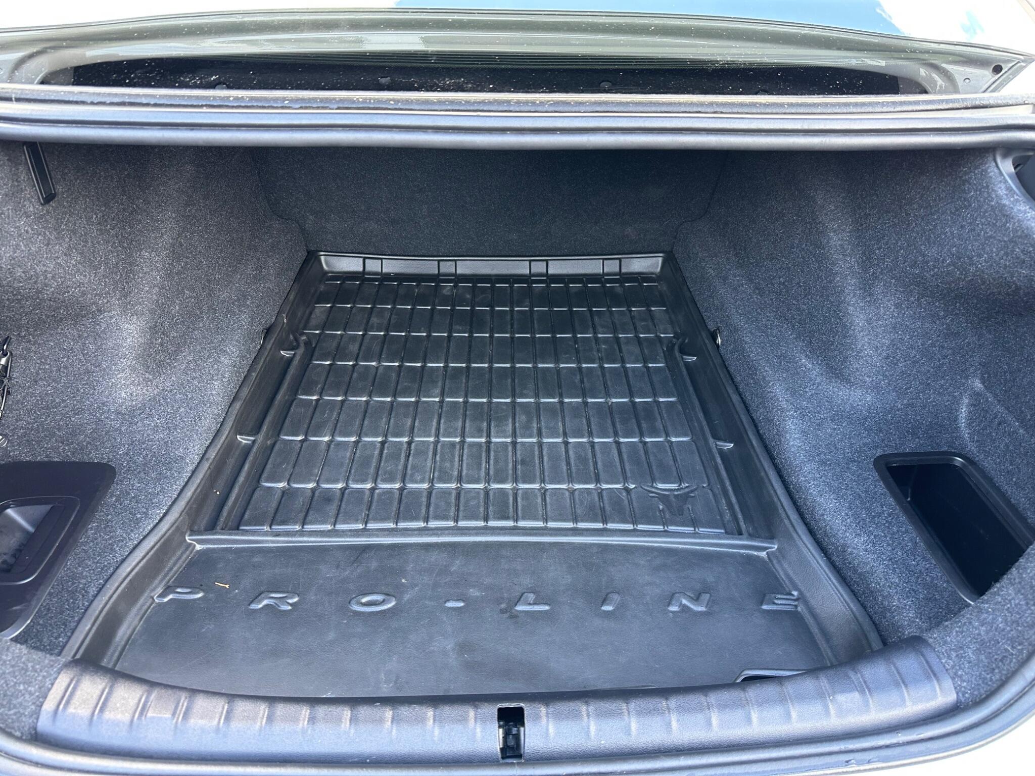 BMW 5 Series view 21