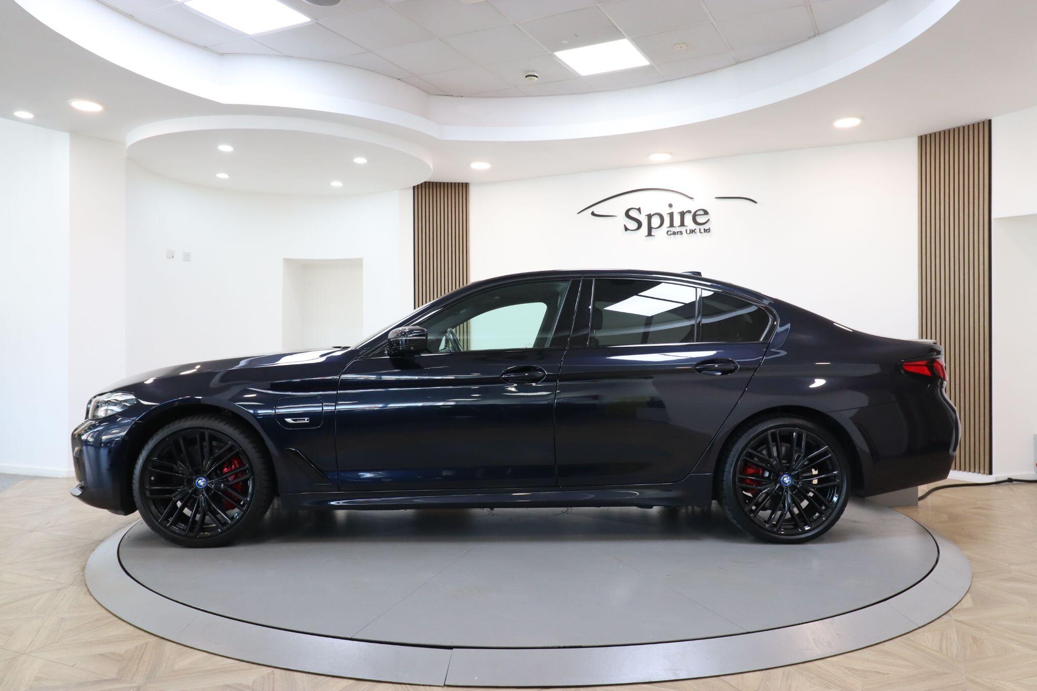 BMW 5 Series view 9