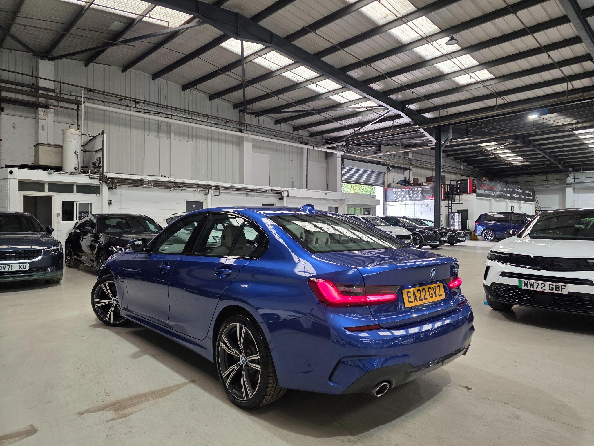 BMW 3 Series view 32