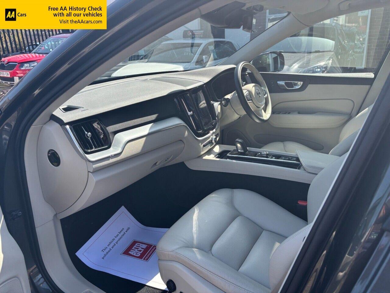 Volvo XC60 view 9