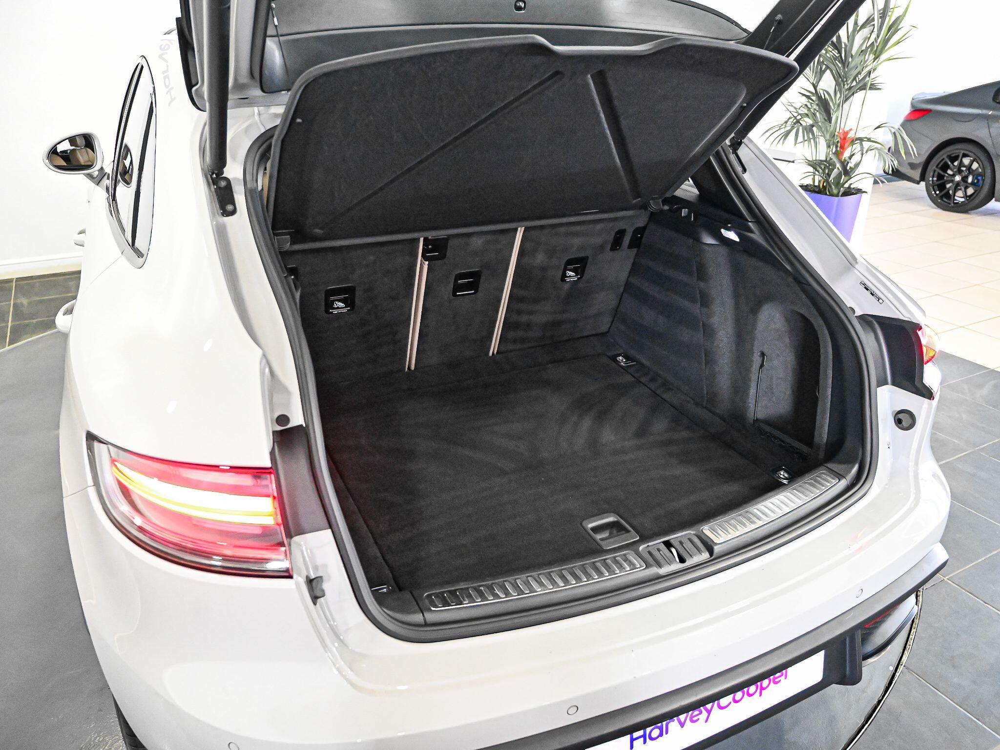 Porsche Macan view 32