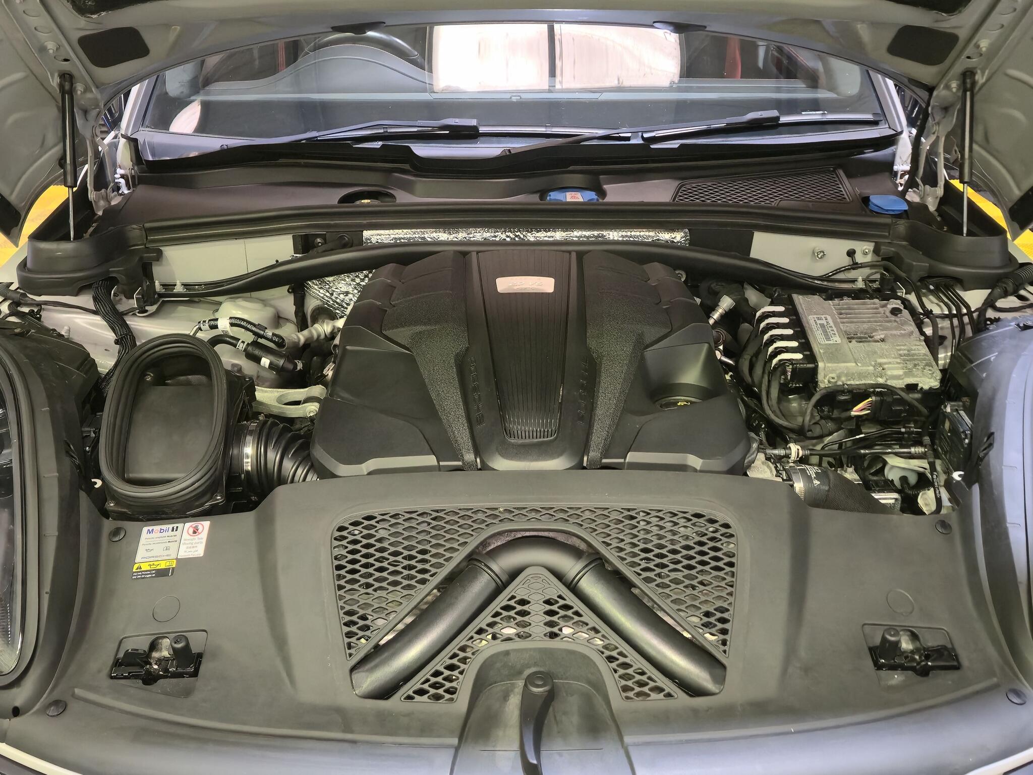 Porsche Macan view 14