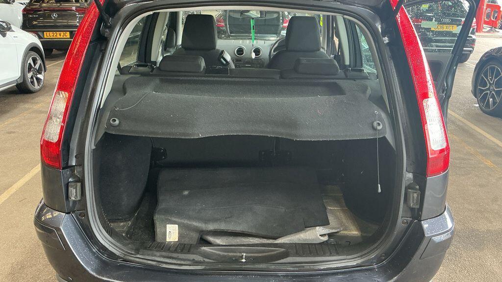 Ford Fusion view 17