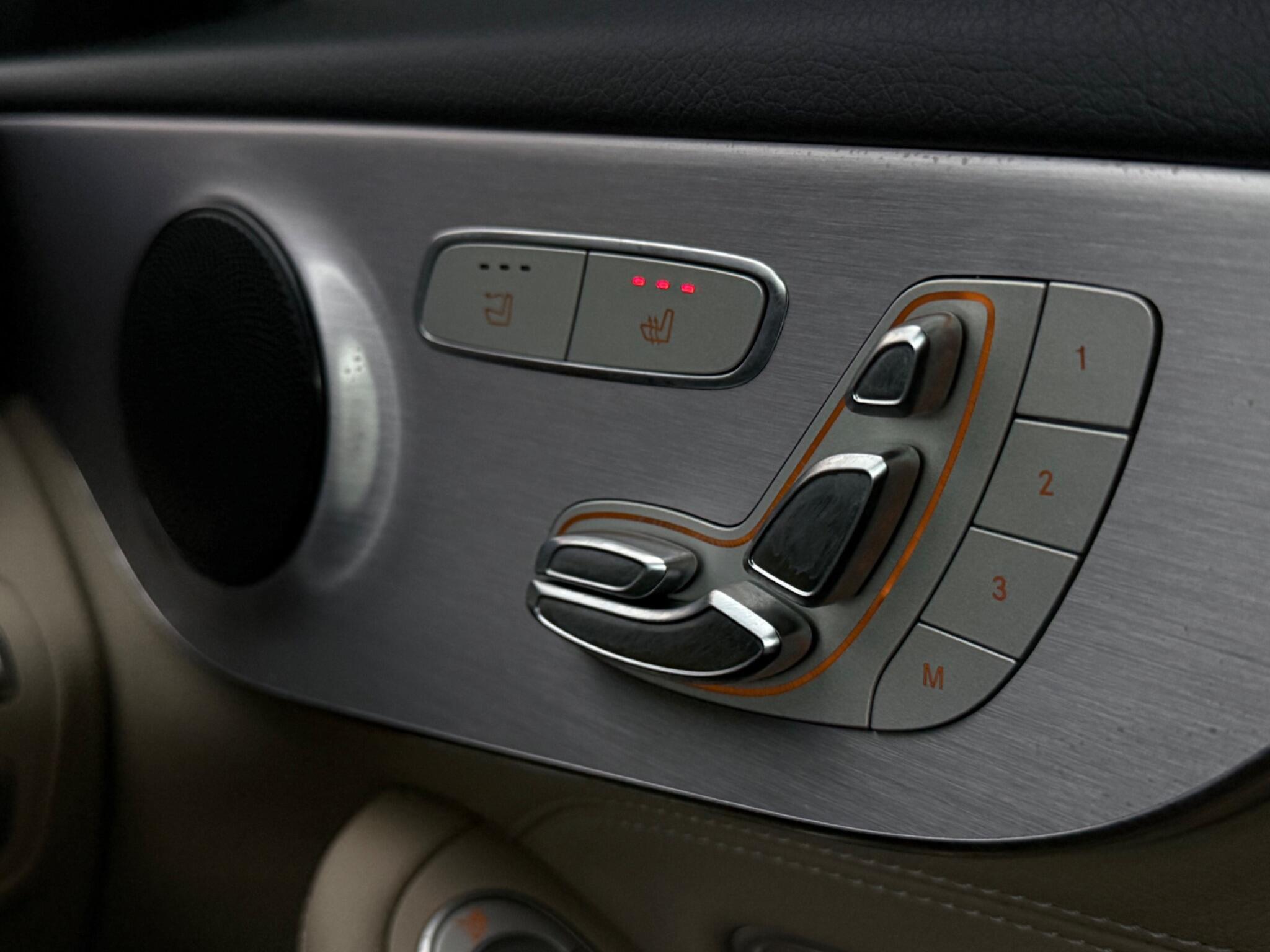 Mercedes-Benz C-Class view 22