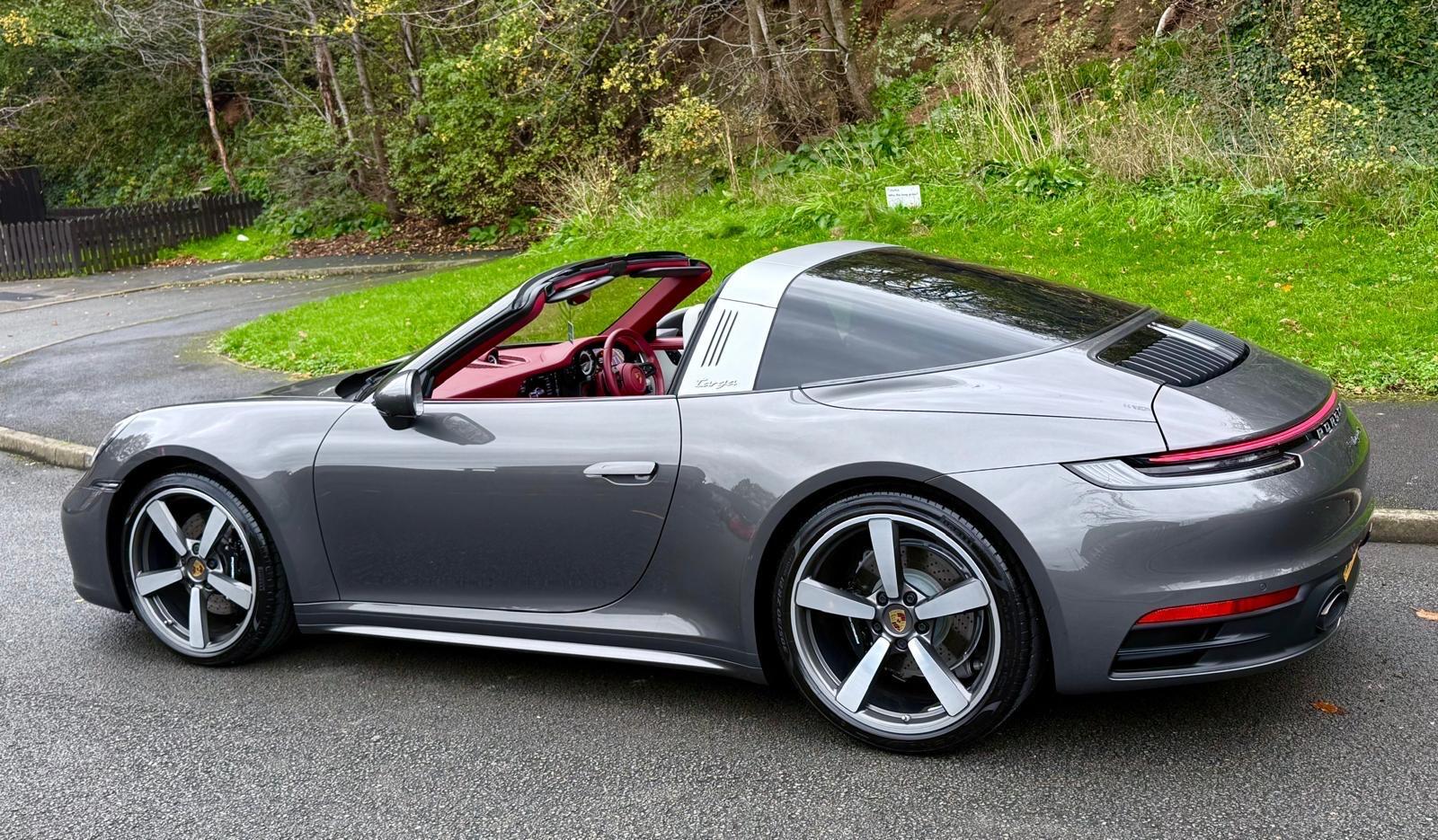 Porsche 911 view 10