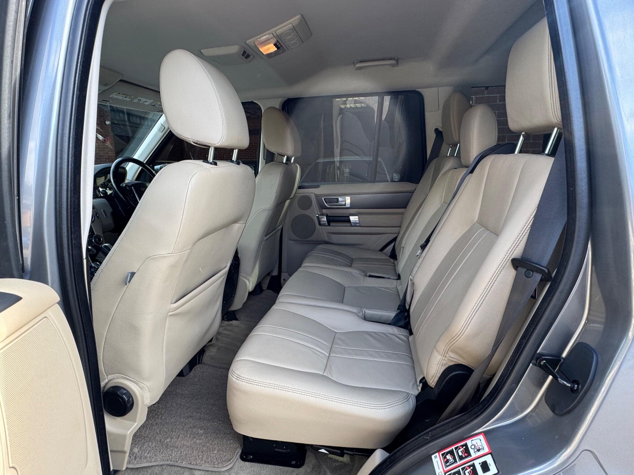 Land Rover Discovery 4 view 7