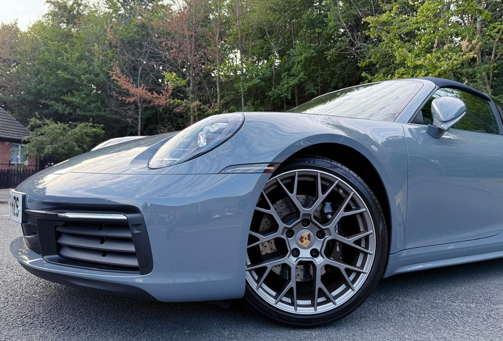 Porsche 911 view 33