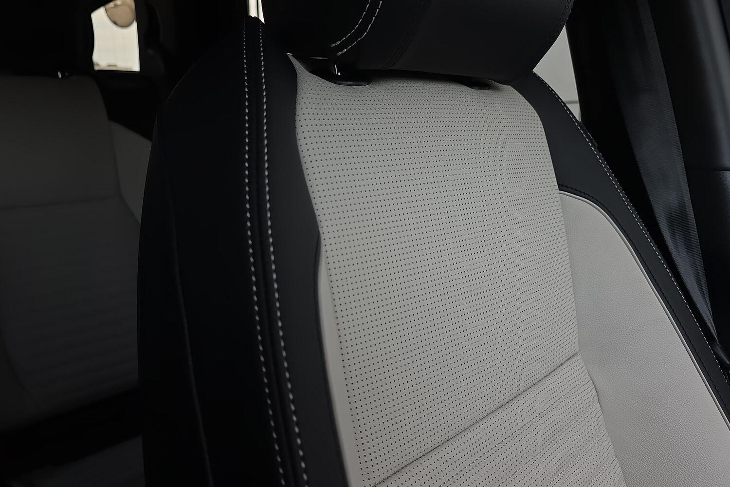 Land Rover Discovery Sport view 45