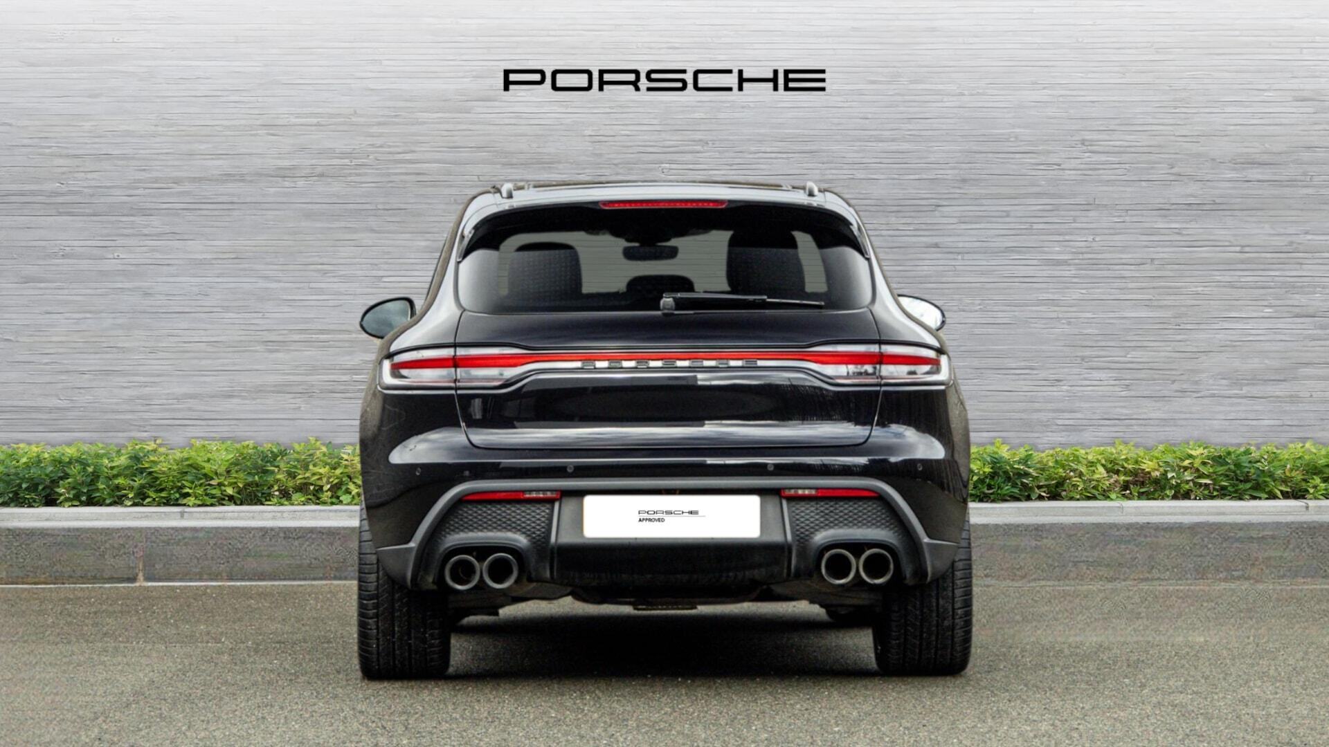 Porsche Macan view 9