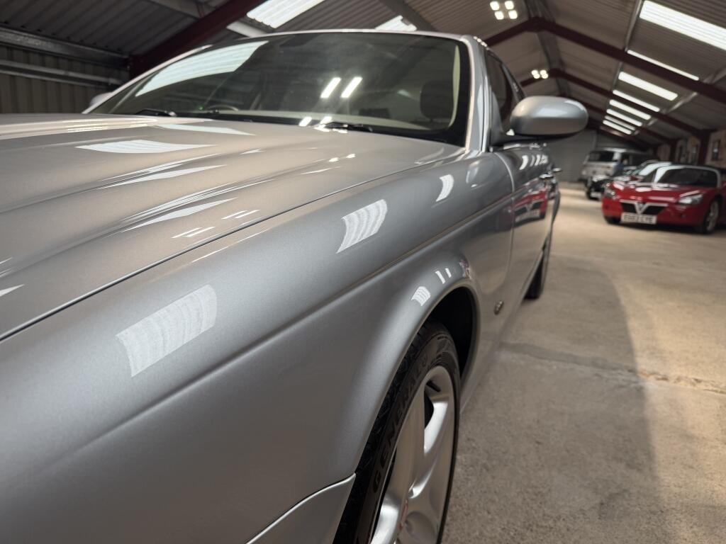 Jaguar XJ view 11