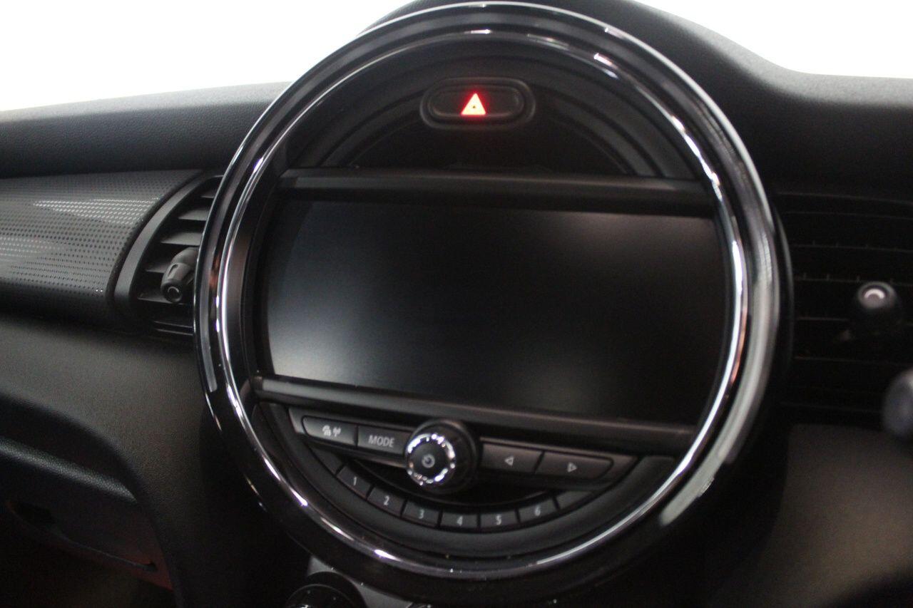Mini Hatch view 30