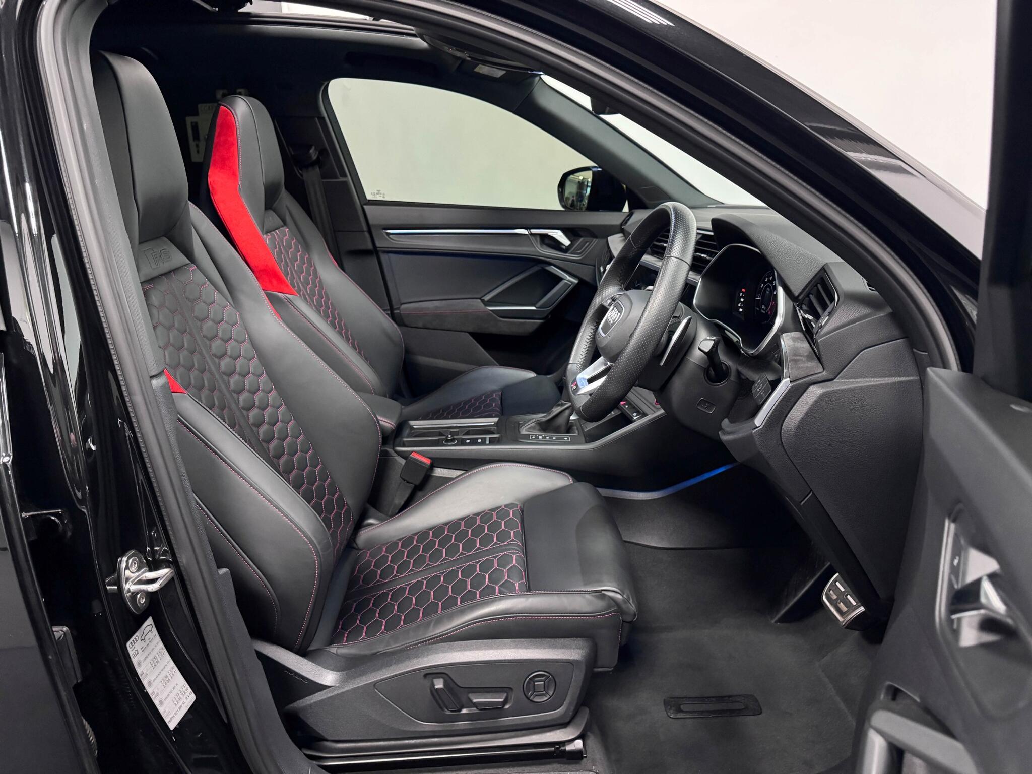 Audi RS Q3 view 31