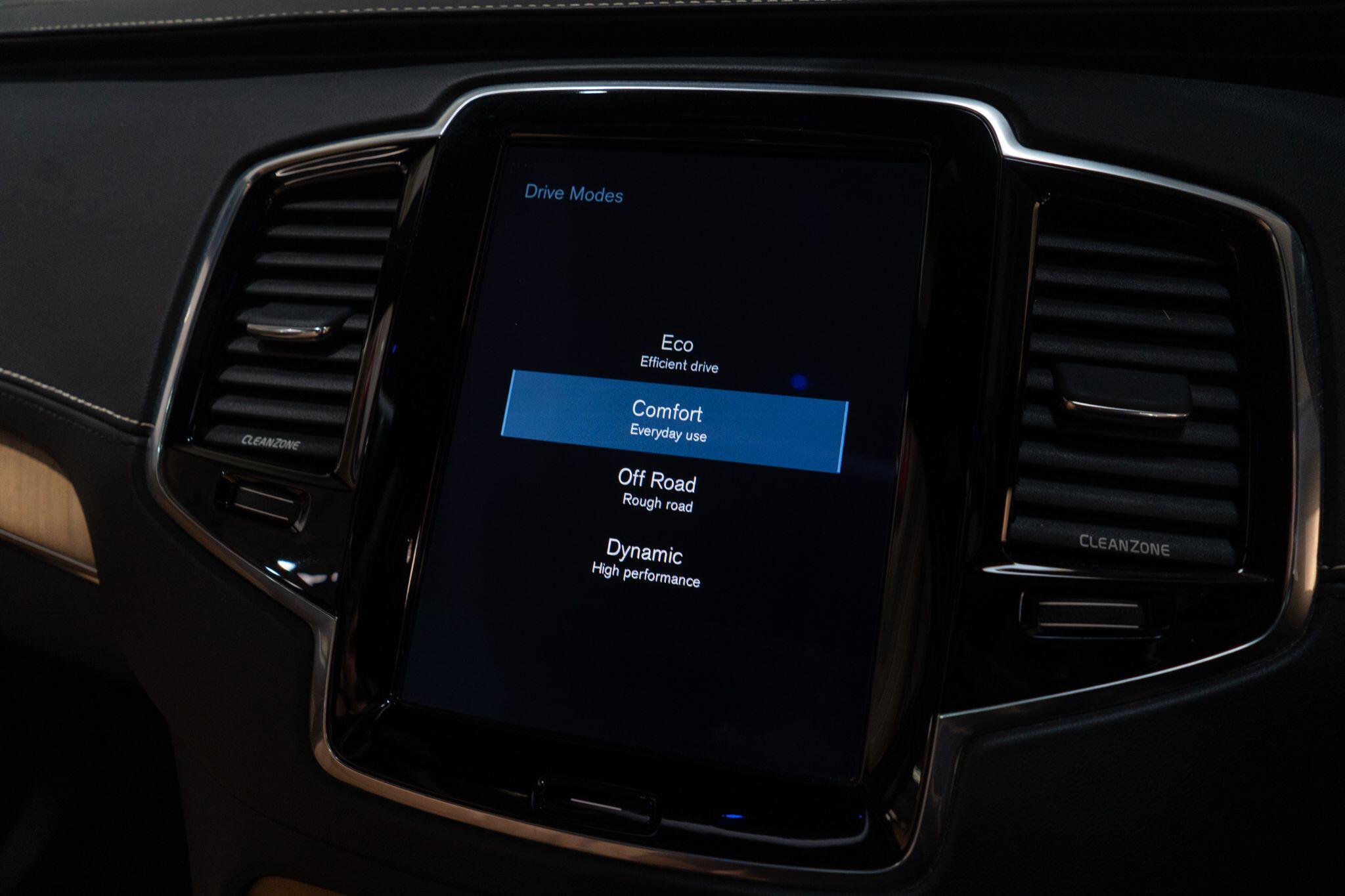 Volvo XC90 view 29