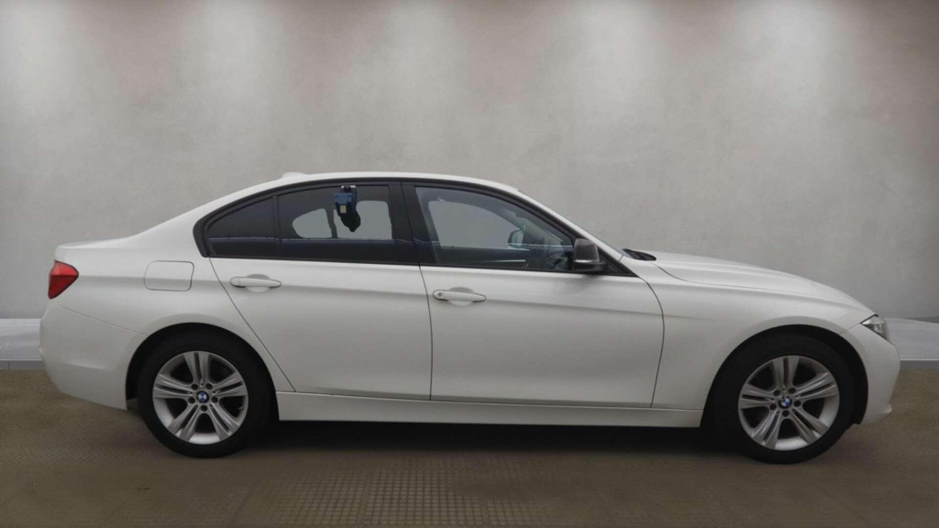 BMW 3 Series view 10