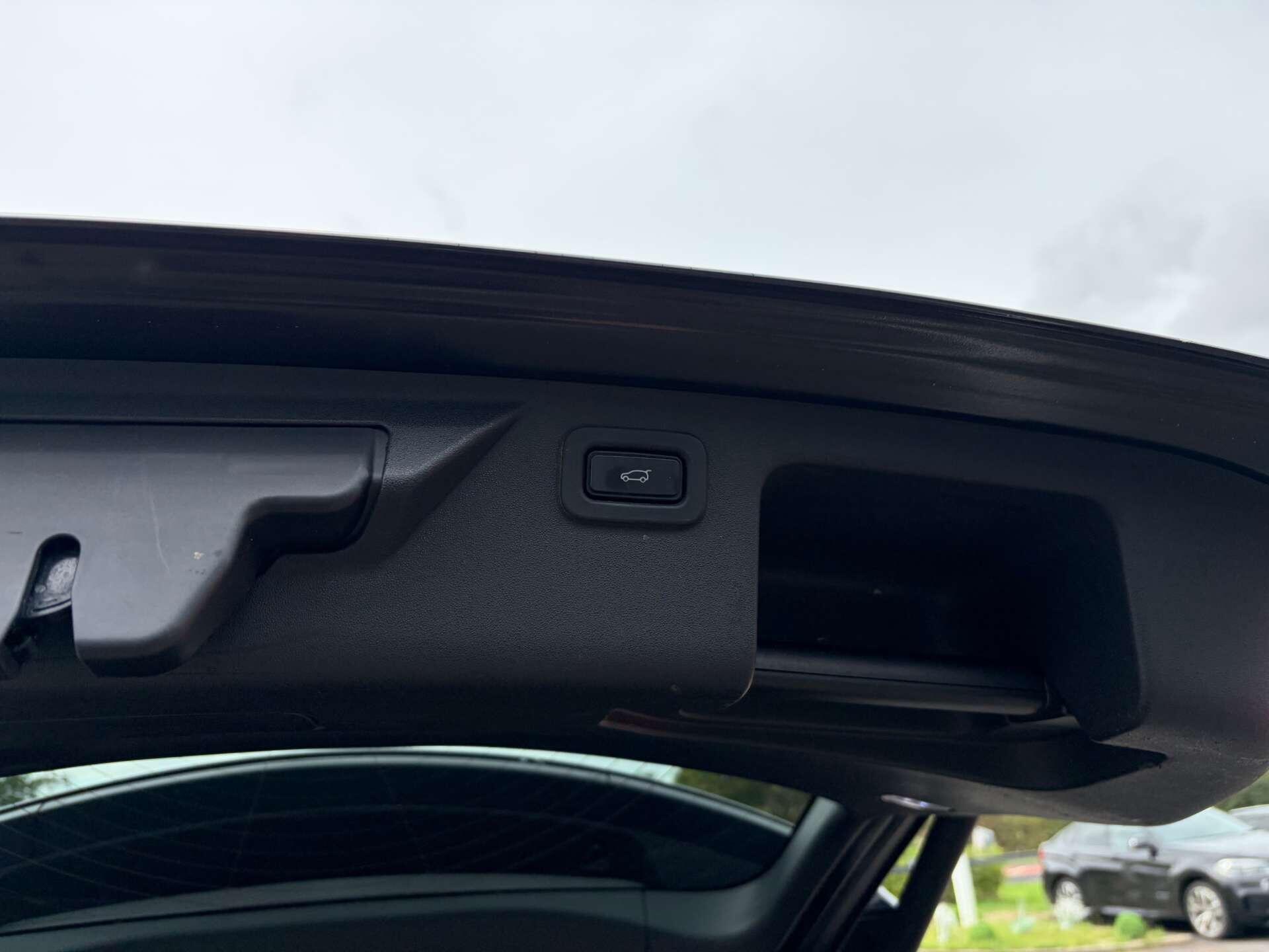 Land Rover Discovery Sport view 26