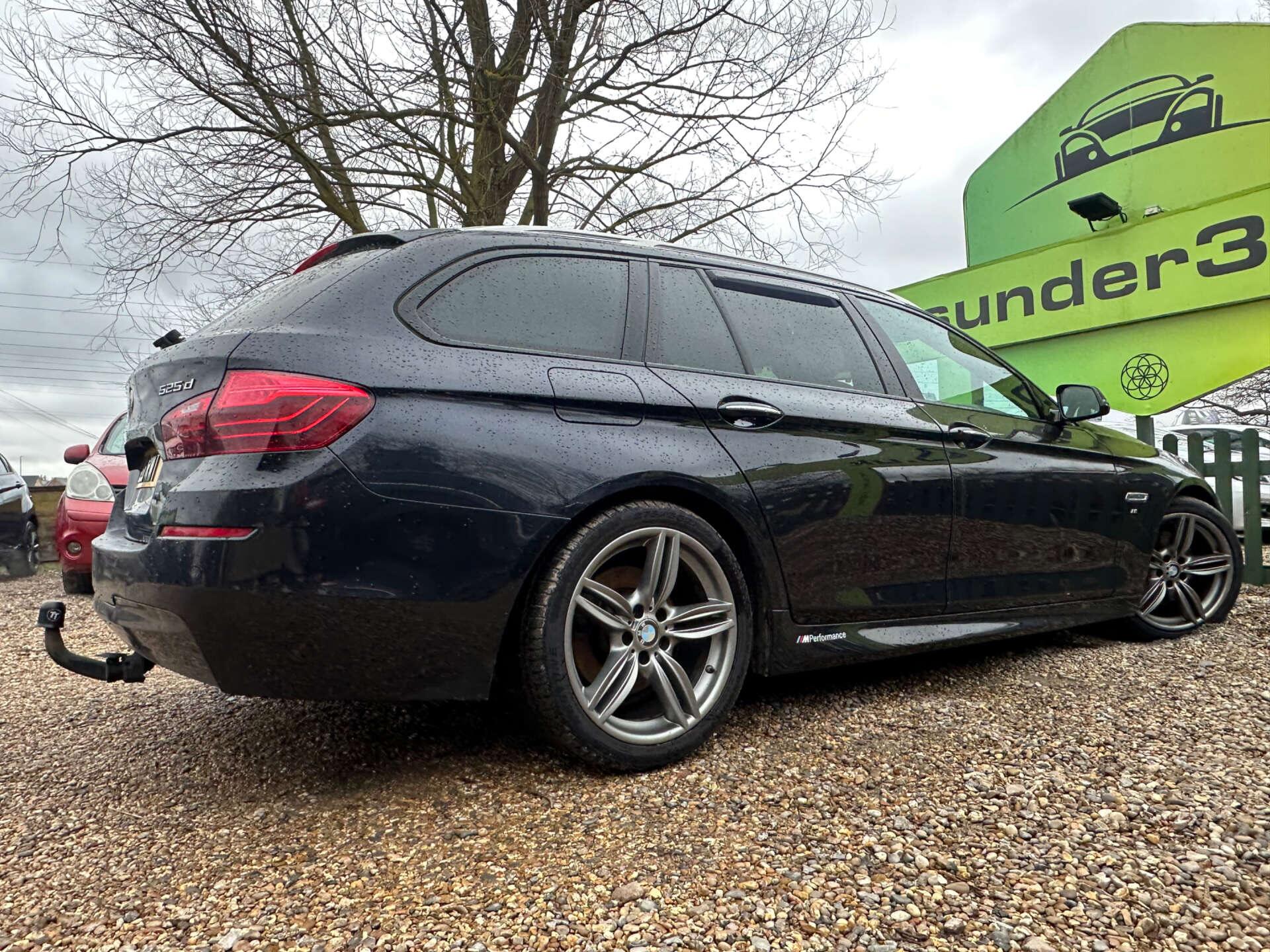BMW 5 Series view 8
