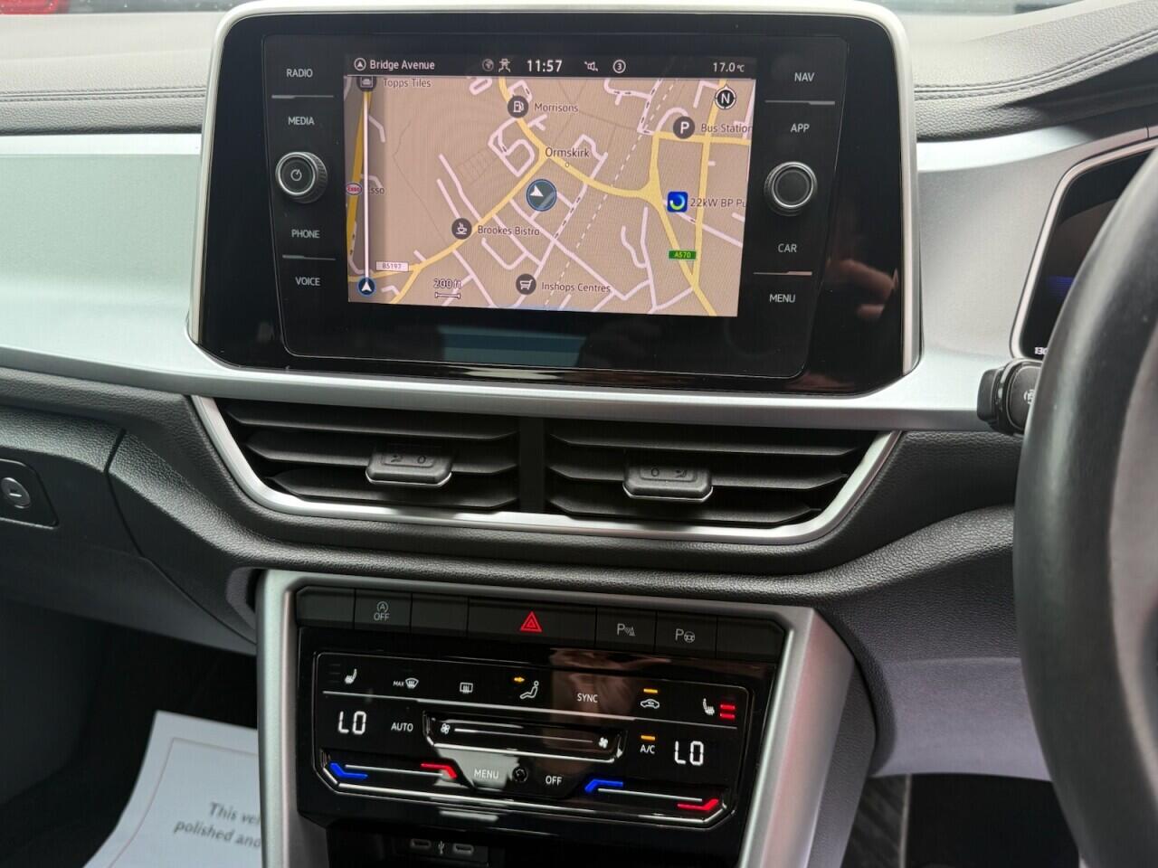 Volkswagen T-Roc view 9