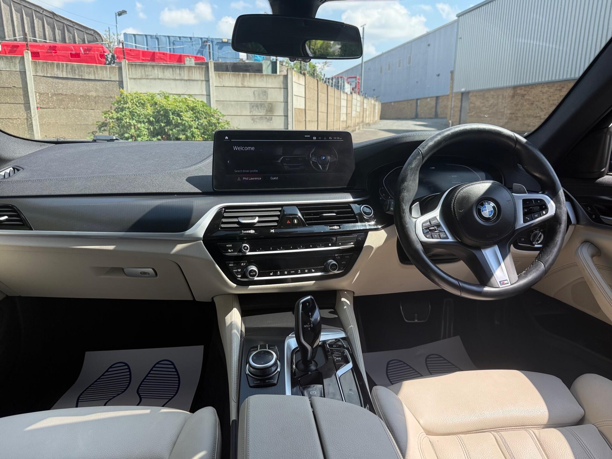 BMW 5 Series view 9